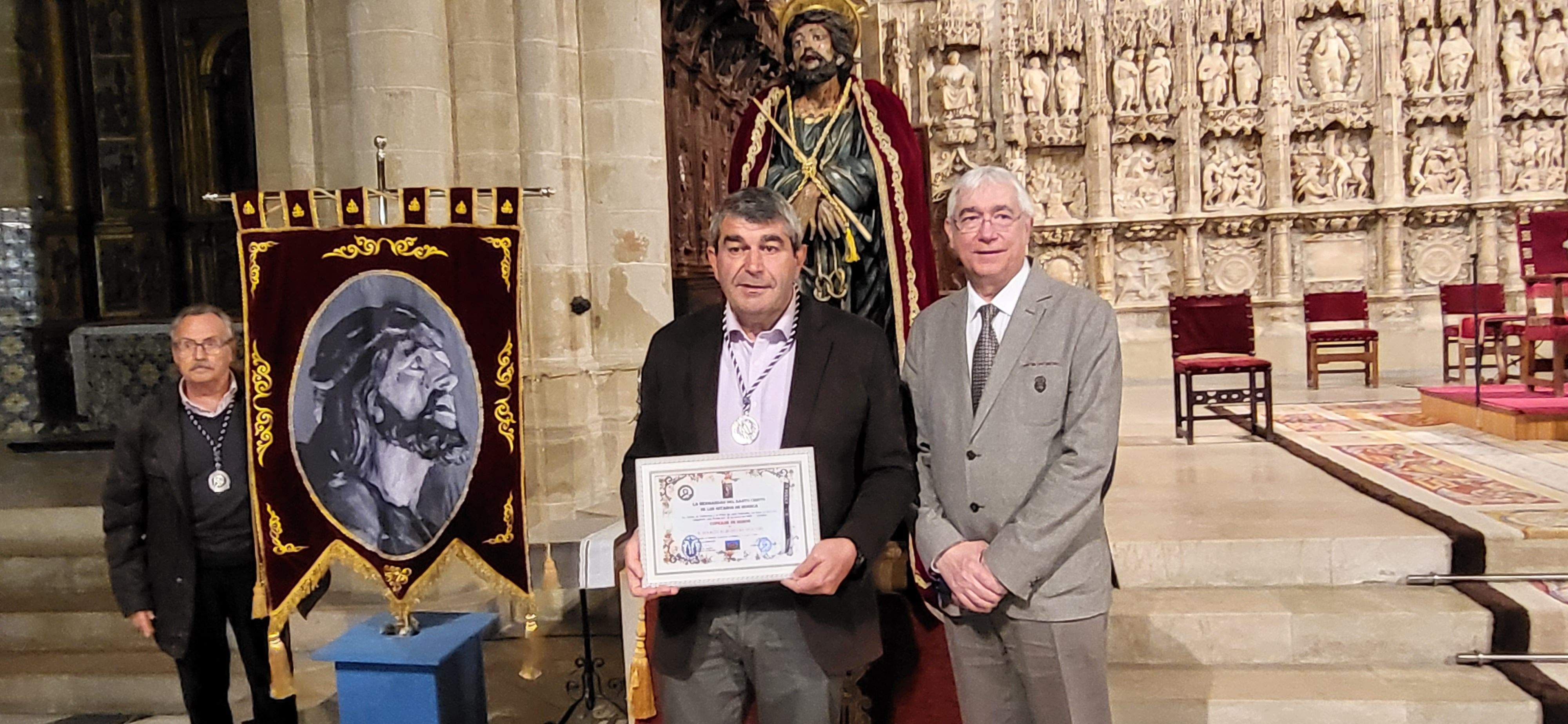 Misa de duelo con saetas e imposición de nuevos Cofrades del Cristo de los Gitanos