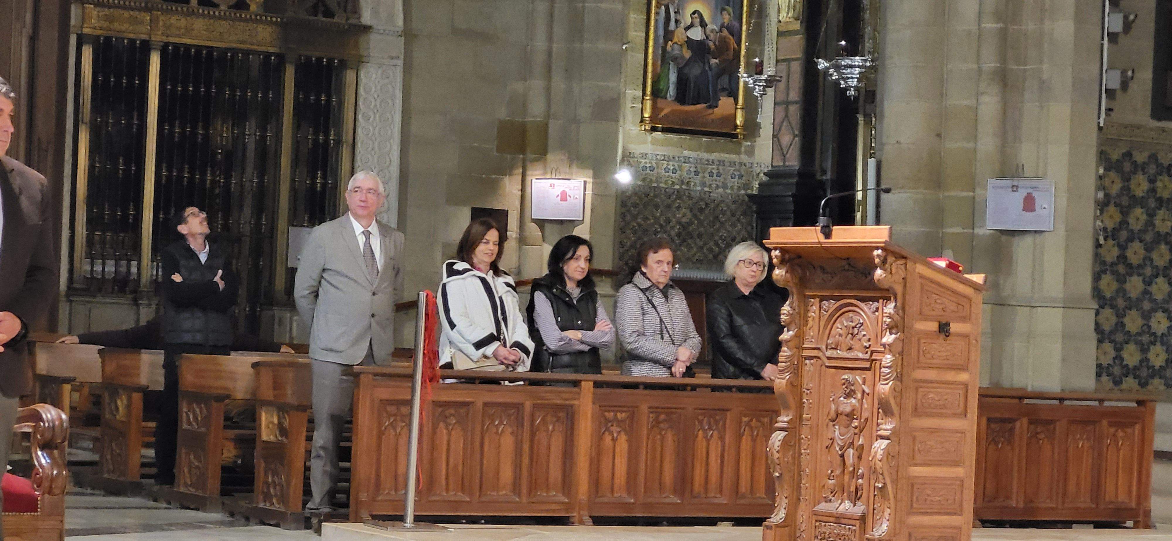 Misa de duelo con saetas e imposición de nuevos Cofrades del Cristo de los Gitanos