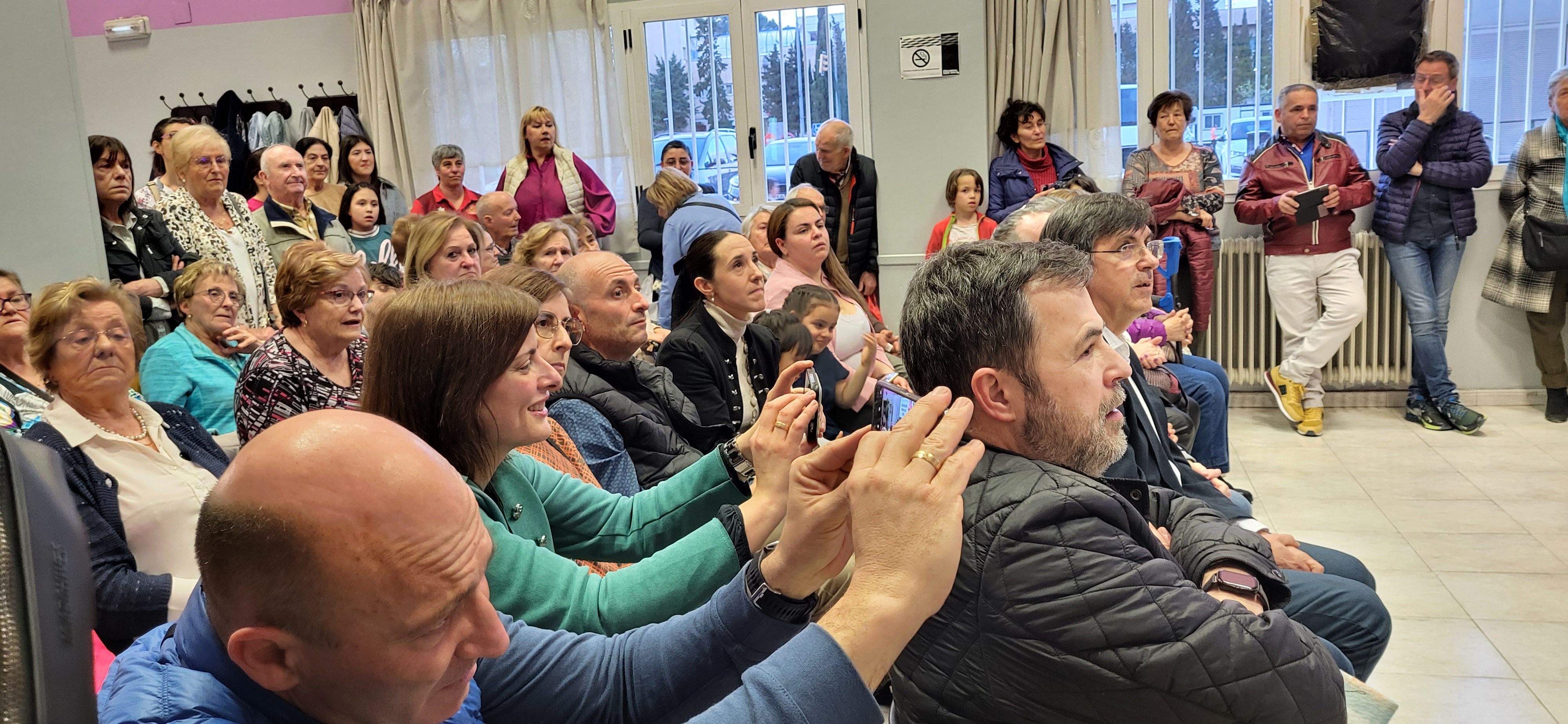  Presentación de las mairalesas del barrio de La Encarnación de Huesca. Foto: Mercedes Manterola
