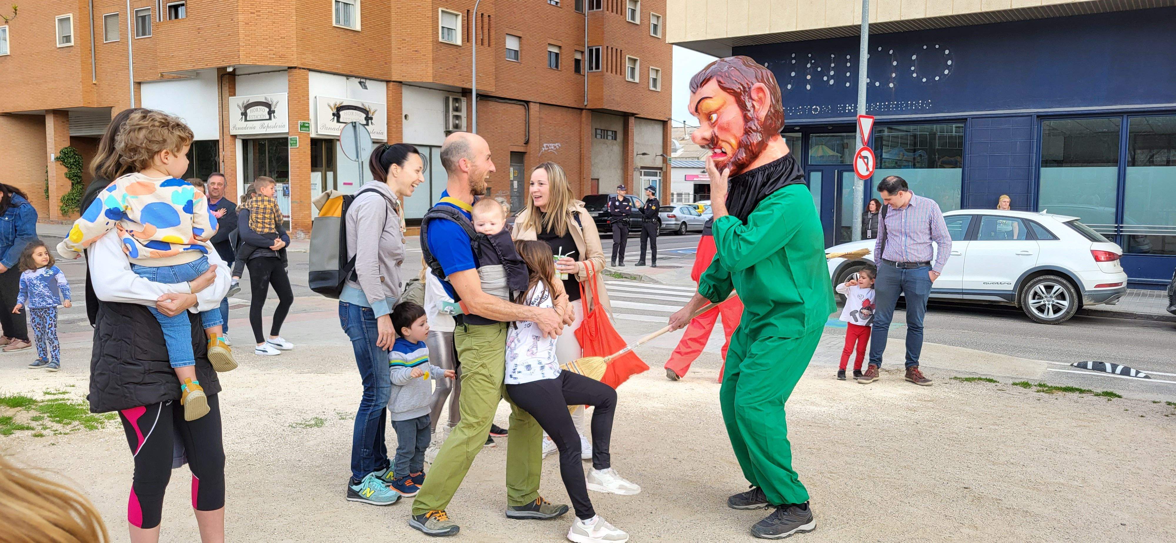 Cabezudos del barrio de la Encarnación. Foto Myriam Martínez 