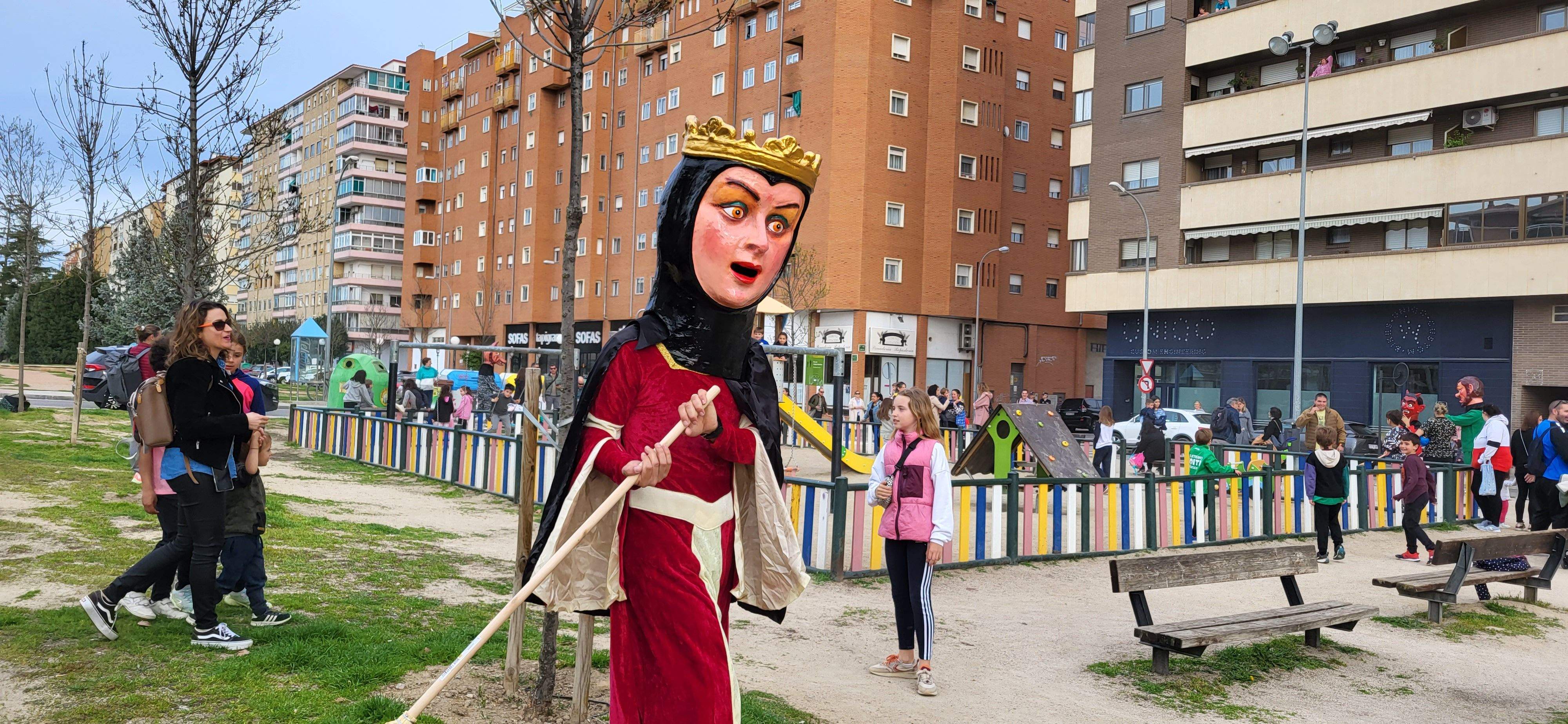 Cabezudos del barrio de la Encarnación. Foto Myriam Martínez 