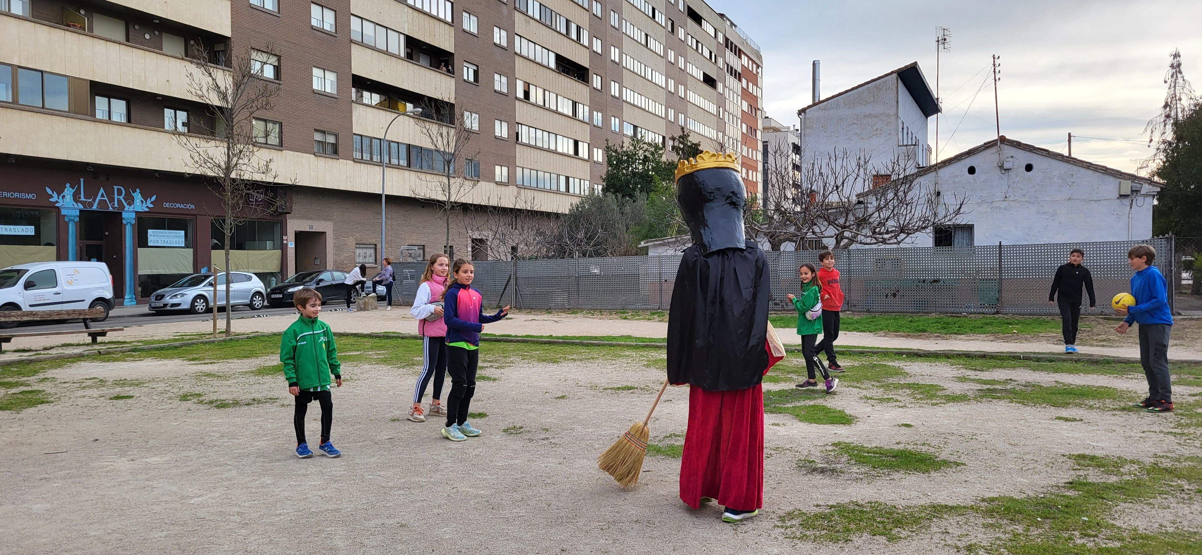 Cabezudos del barrio de la Encarnación. Foto Myriam Martínez