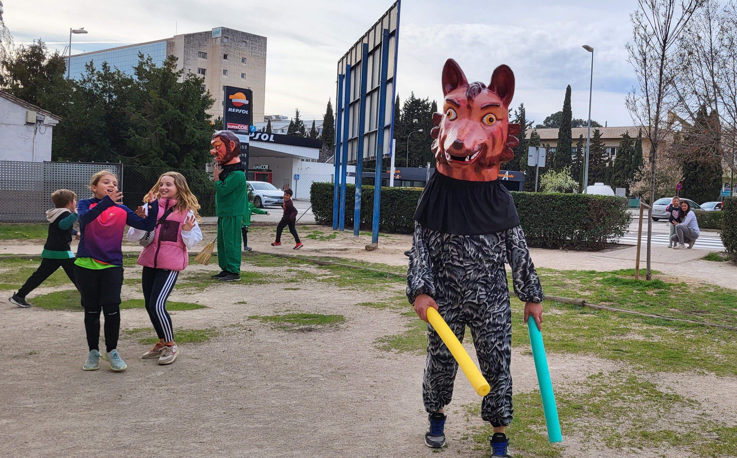 Cabezudos del barrio de la Encarnación. Foto Myriam Martínez 