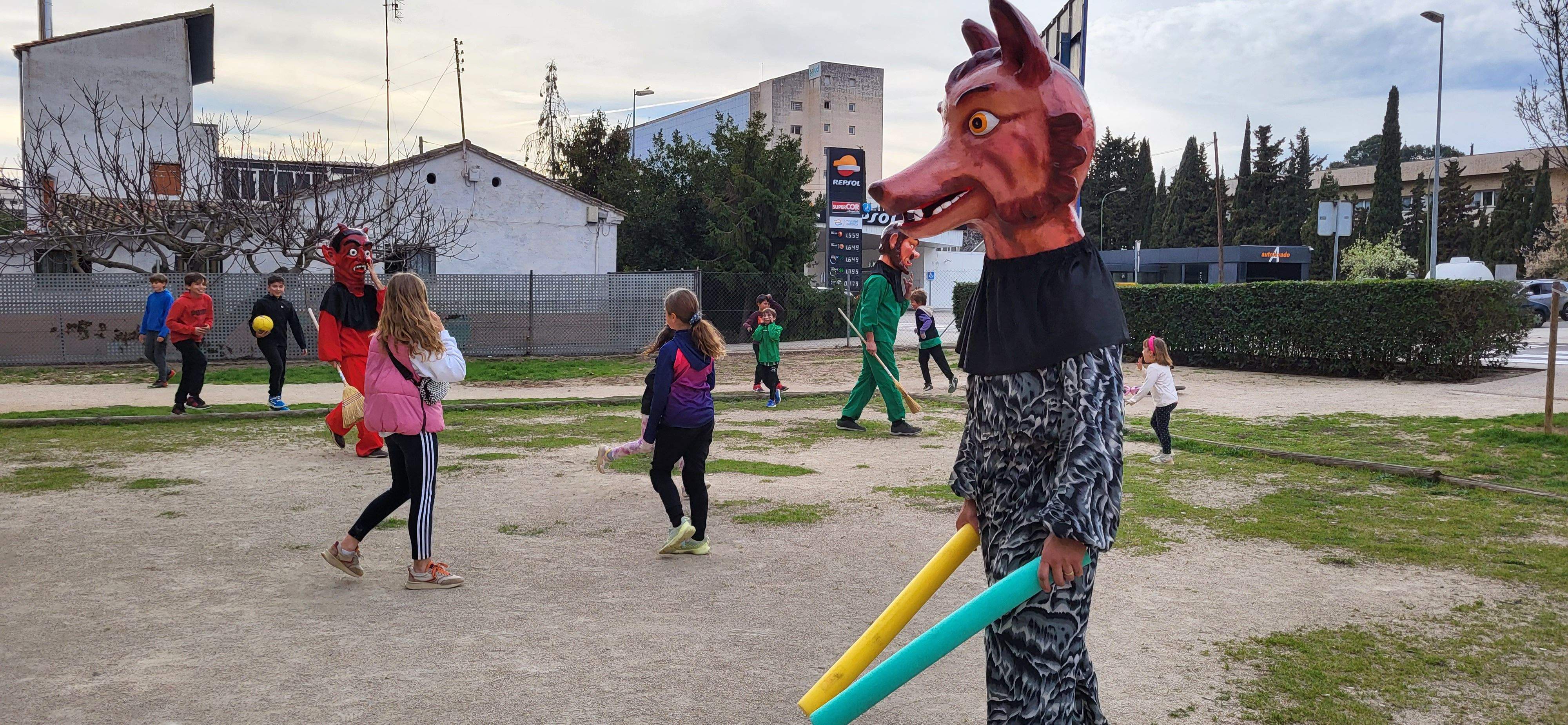 Cabezudos del barrio de la Encarnación. Foto Myriam Martínez 