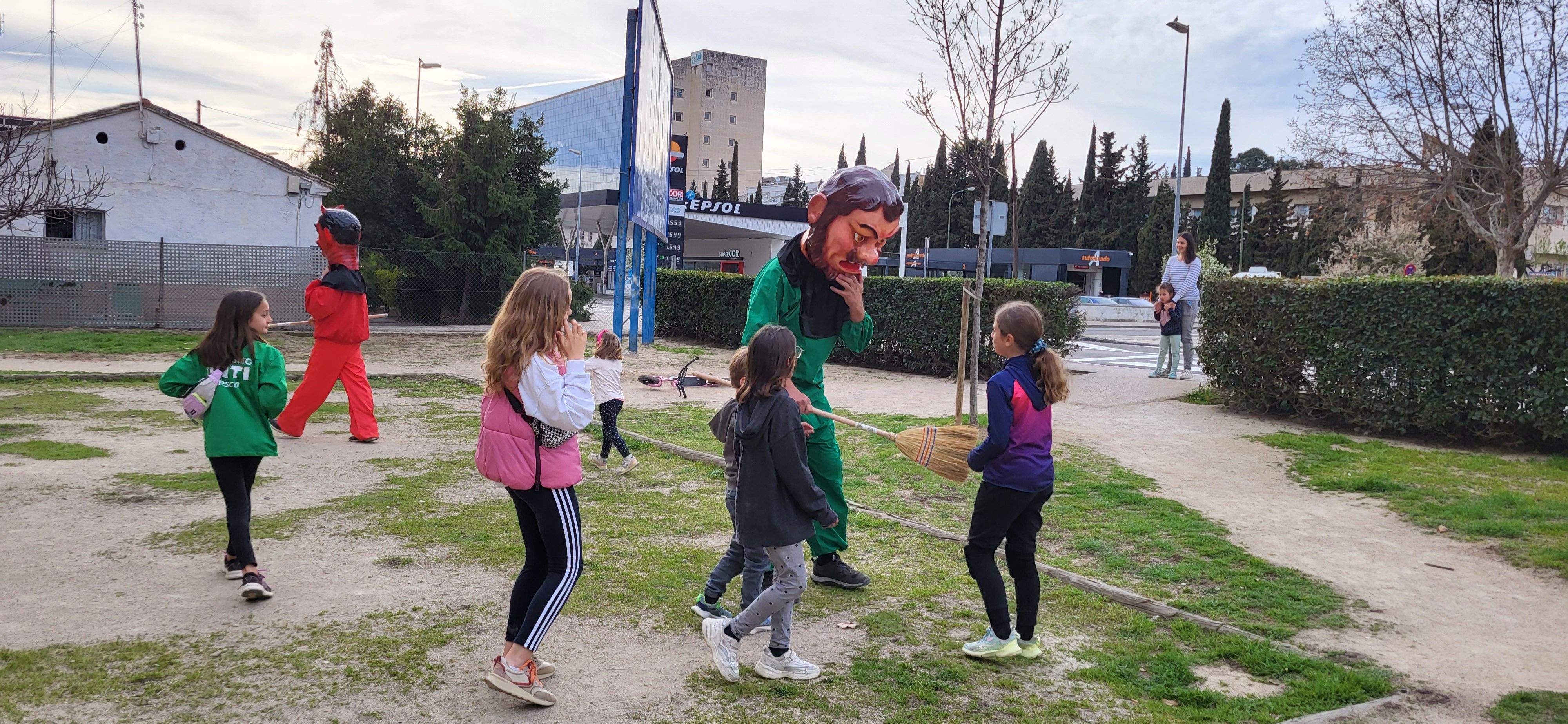 Cabezudos del barrio de la Encarnación. Foto Myriam Martínez 