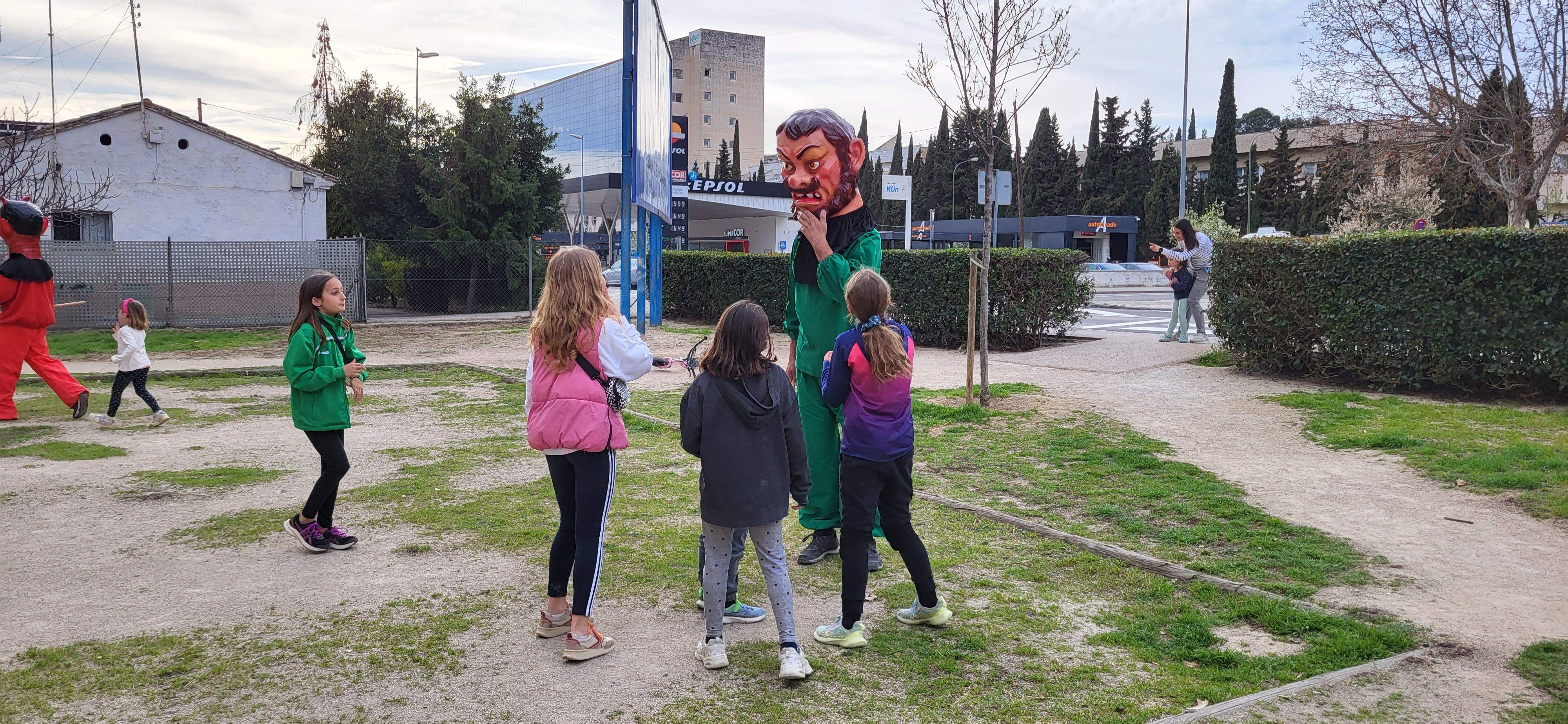 Cabezudos del barrio de la Encarnación. Foto Myriam Martínez 