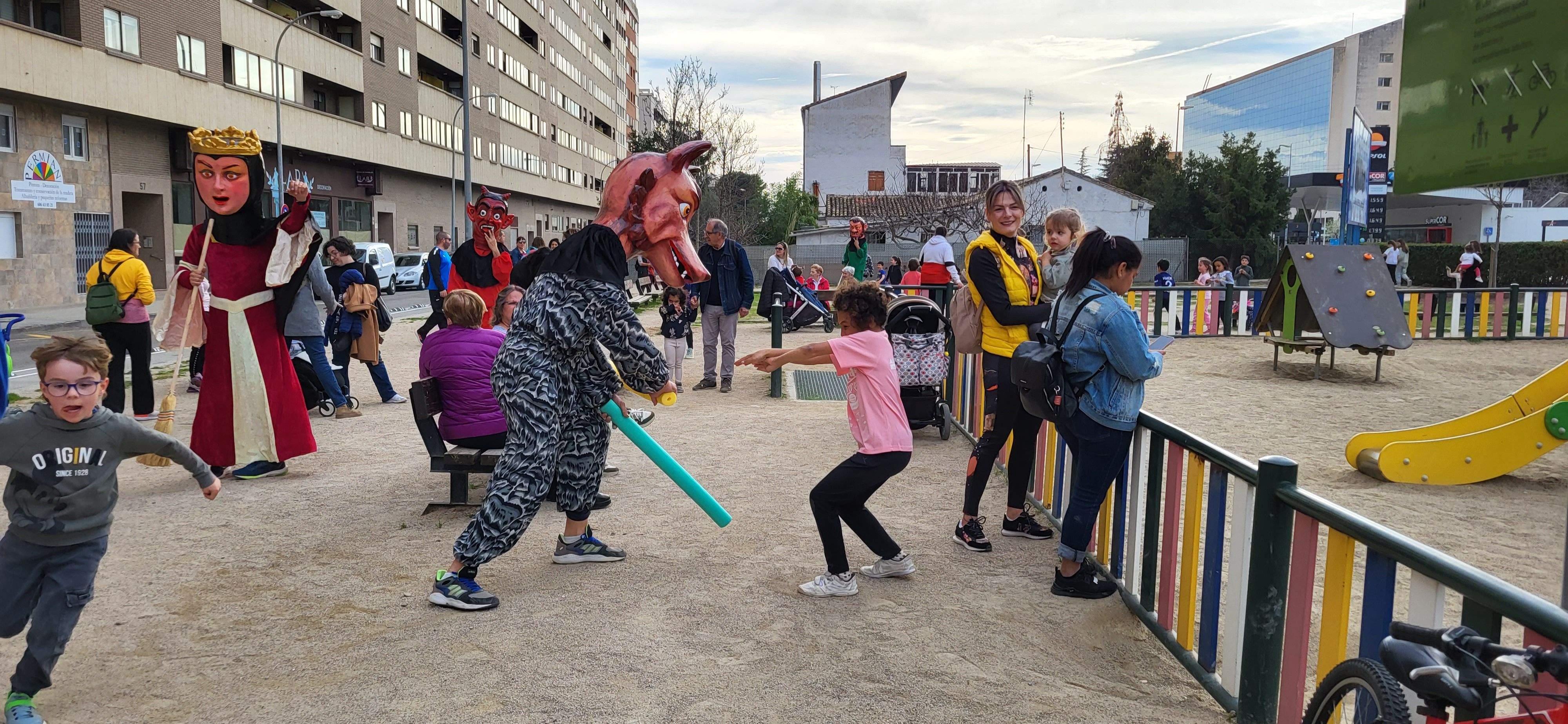 Cabezudos del barrio de La Encarnación. Foto Myriam Martínez 