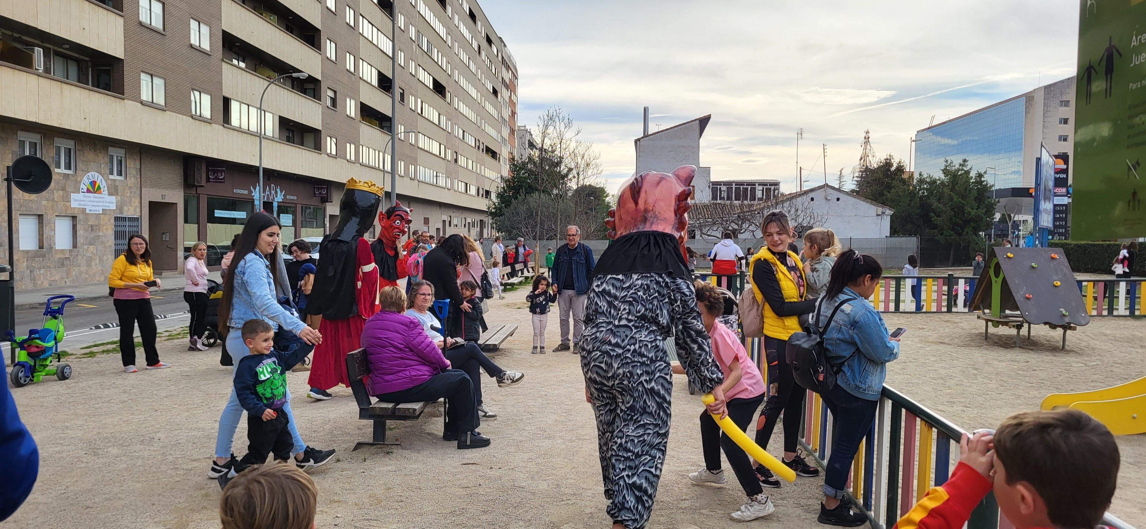 Cabezudos del barrio de la Encarnación. Foto Myriam Martínez 