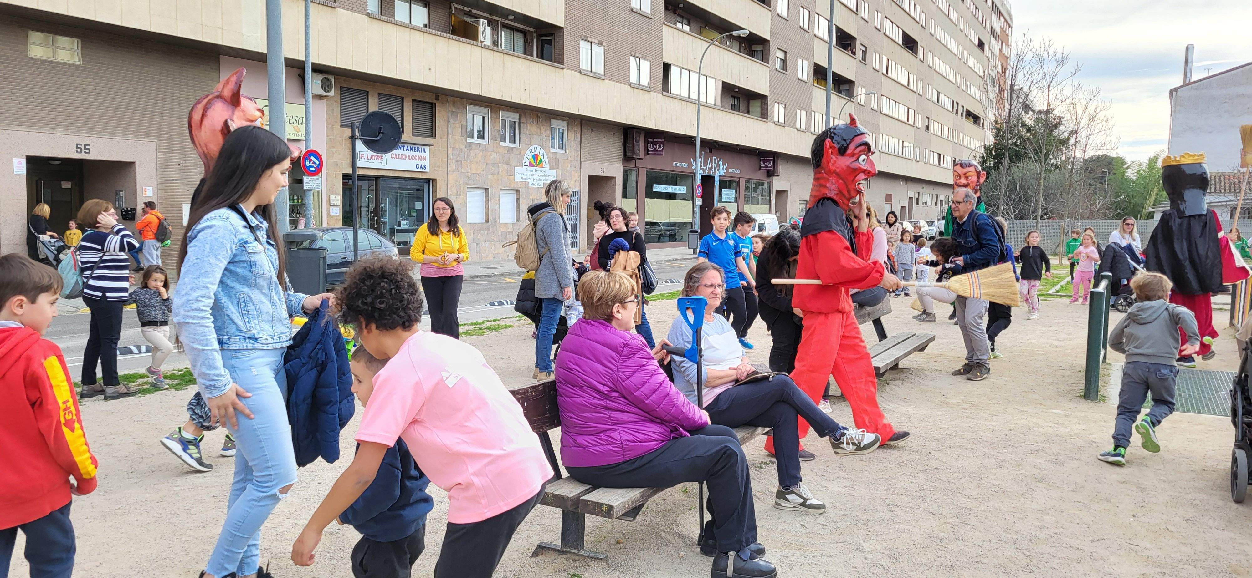 Cabezudos del barrio de la Encarnación. Foto Myriam Martínez 