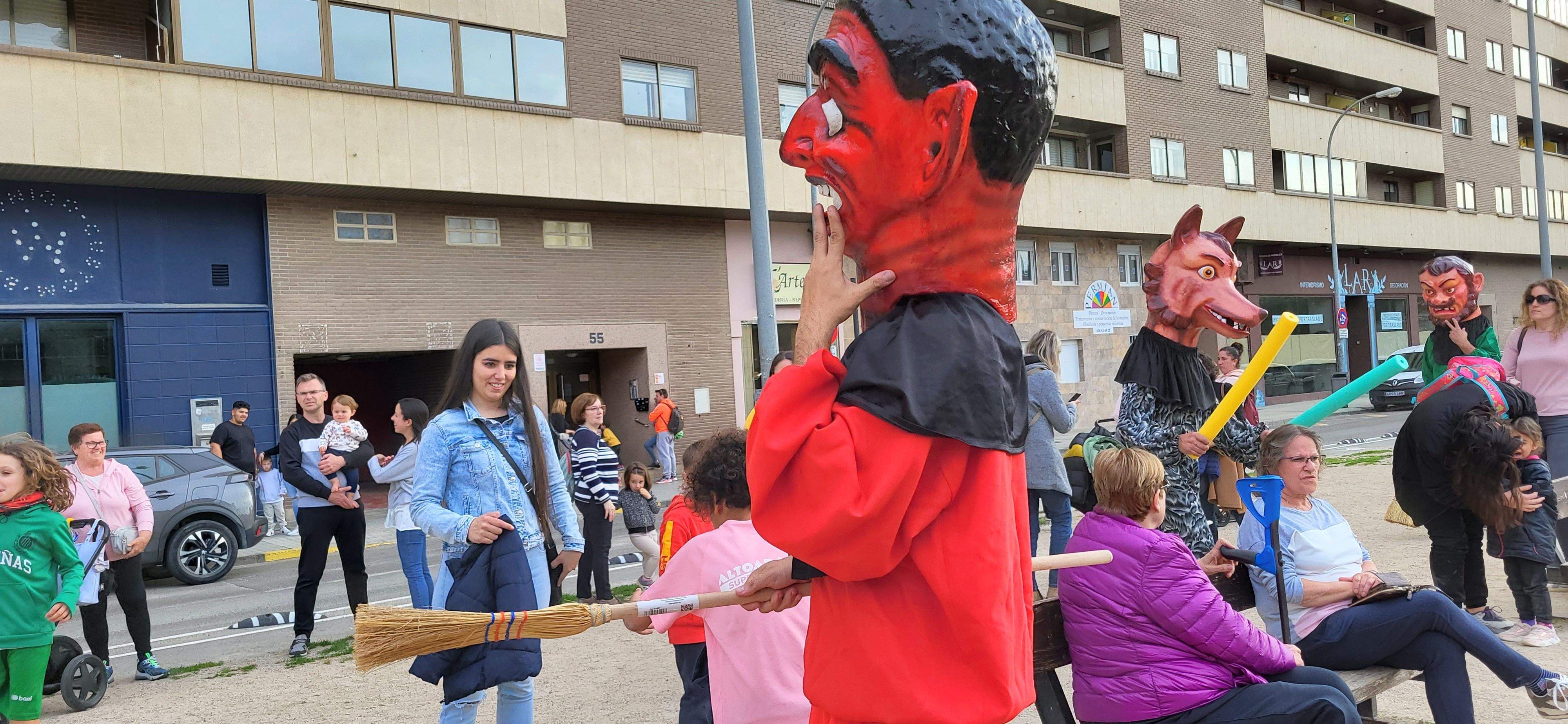 Cabezudos del barrio de la Encarnación. Foto Myriam Martínez 