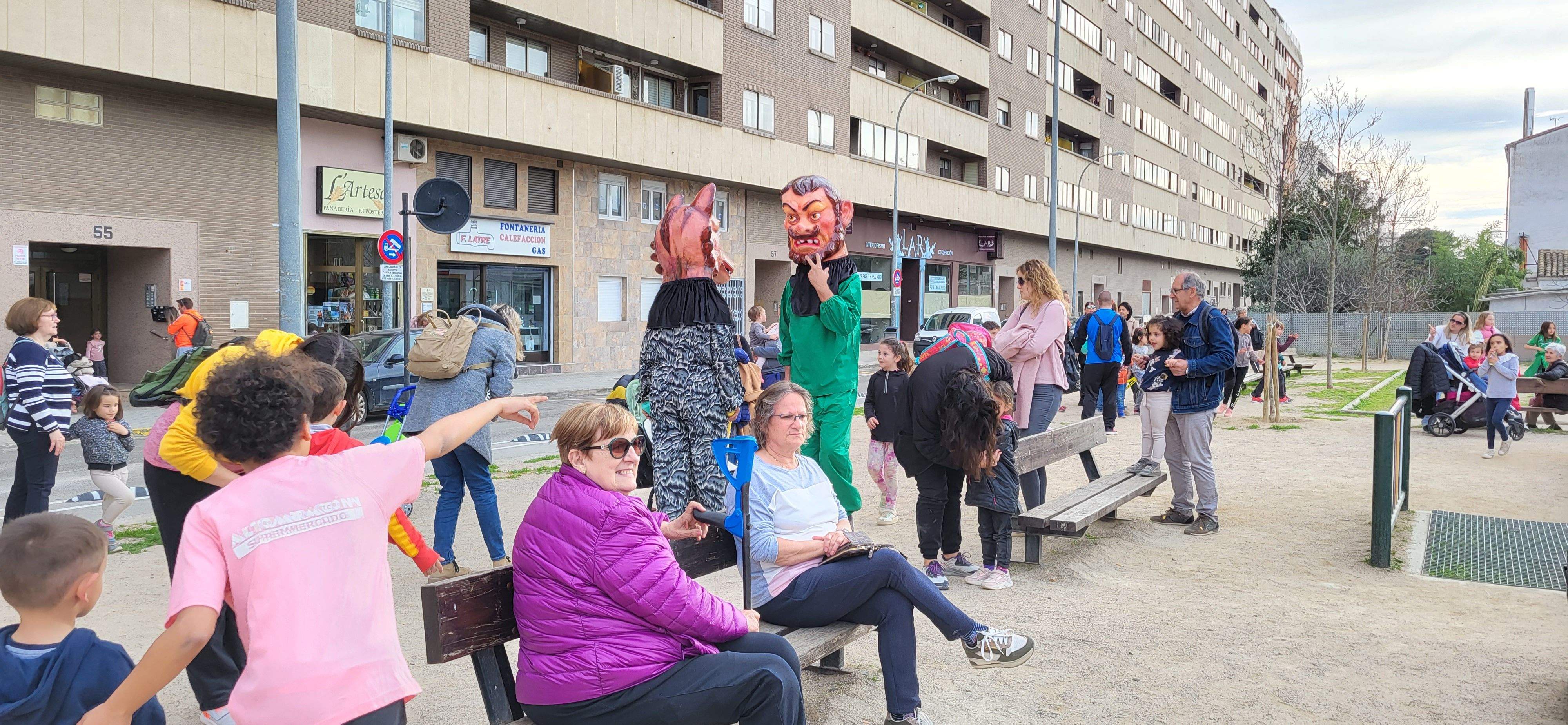Cabezudos del barrio de la Encarnación. Foto Myriam Martínez 