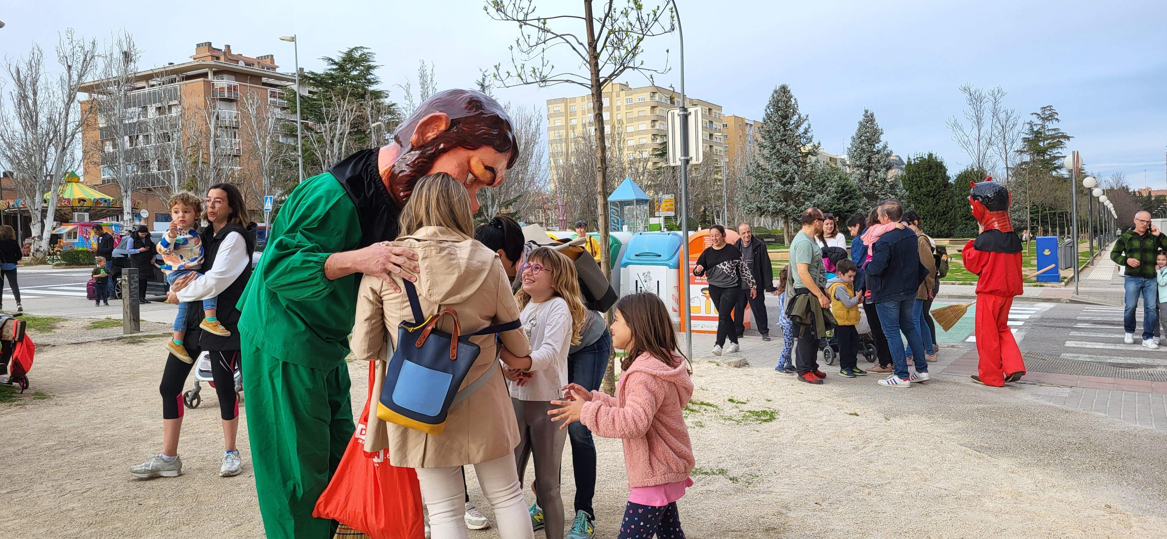 Cabezudos del barrio de la Encarnación. Foto Myriam Martínez