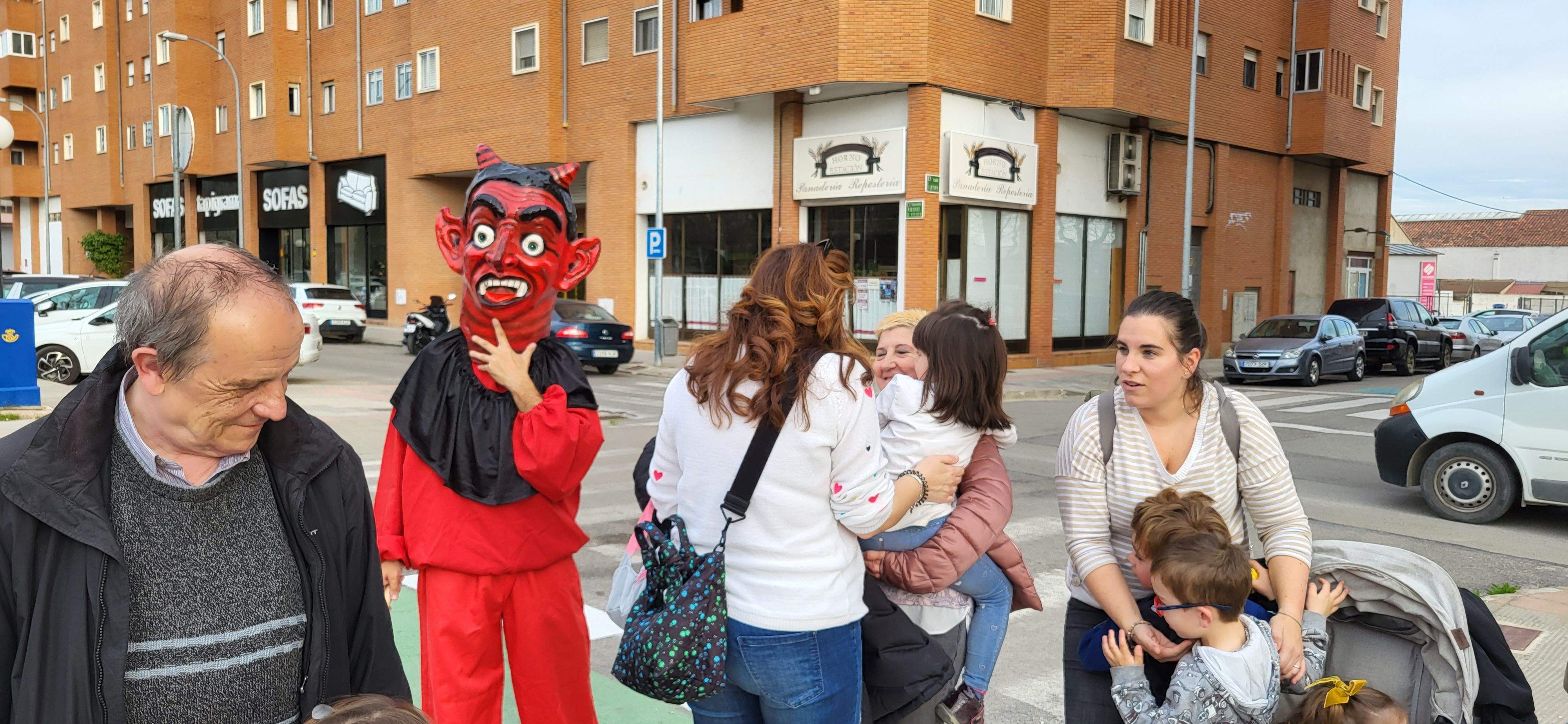 Cabezudos del barrio de la Encarnación. Foto Myriam Martínez