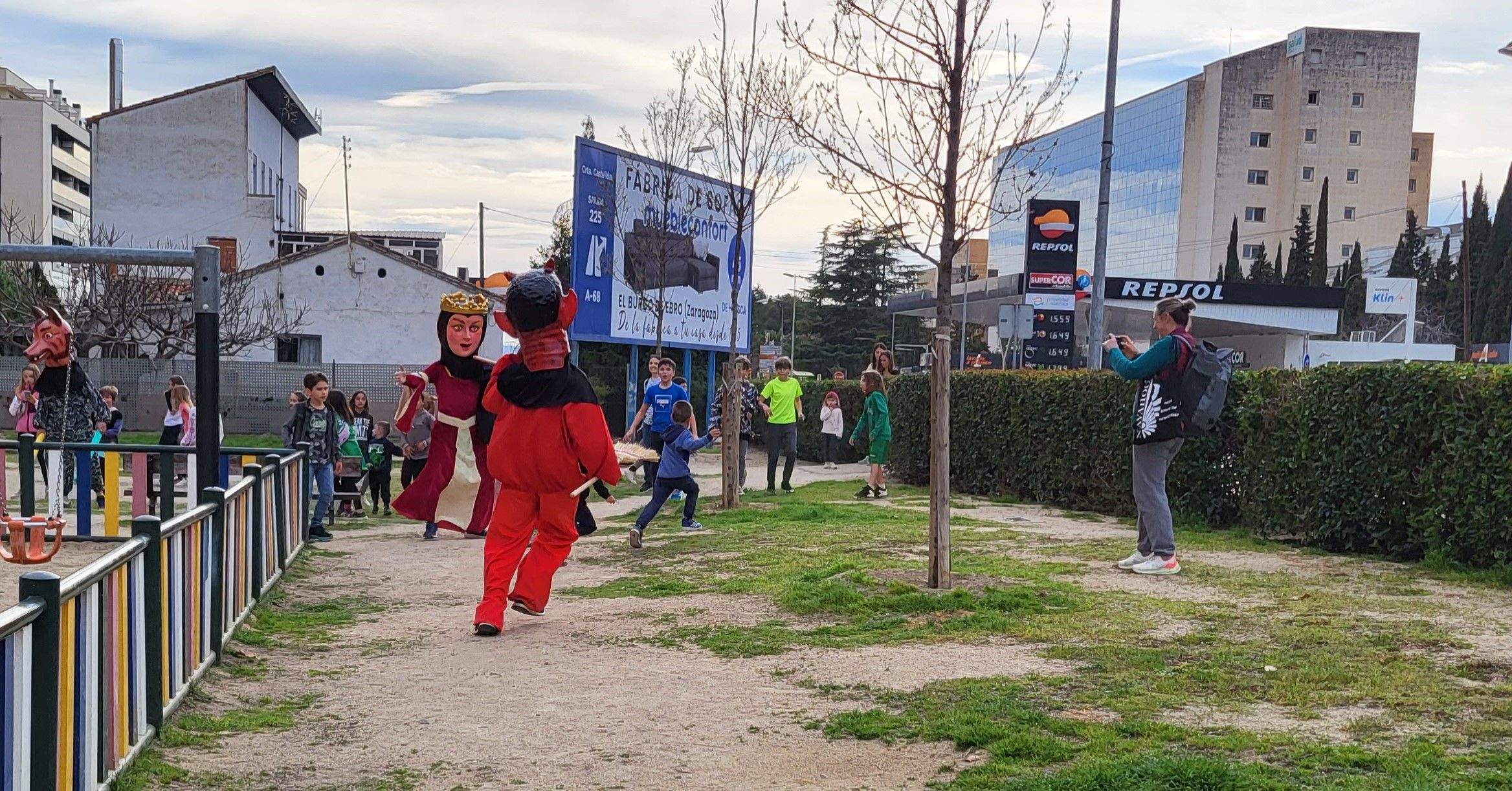 Cabezudos del barrio de la Encarnación. Foto Myriam Martínez 