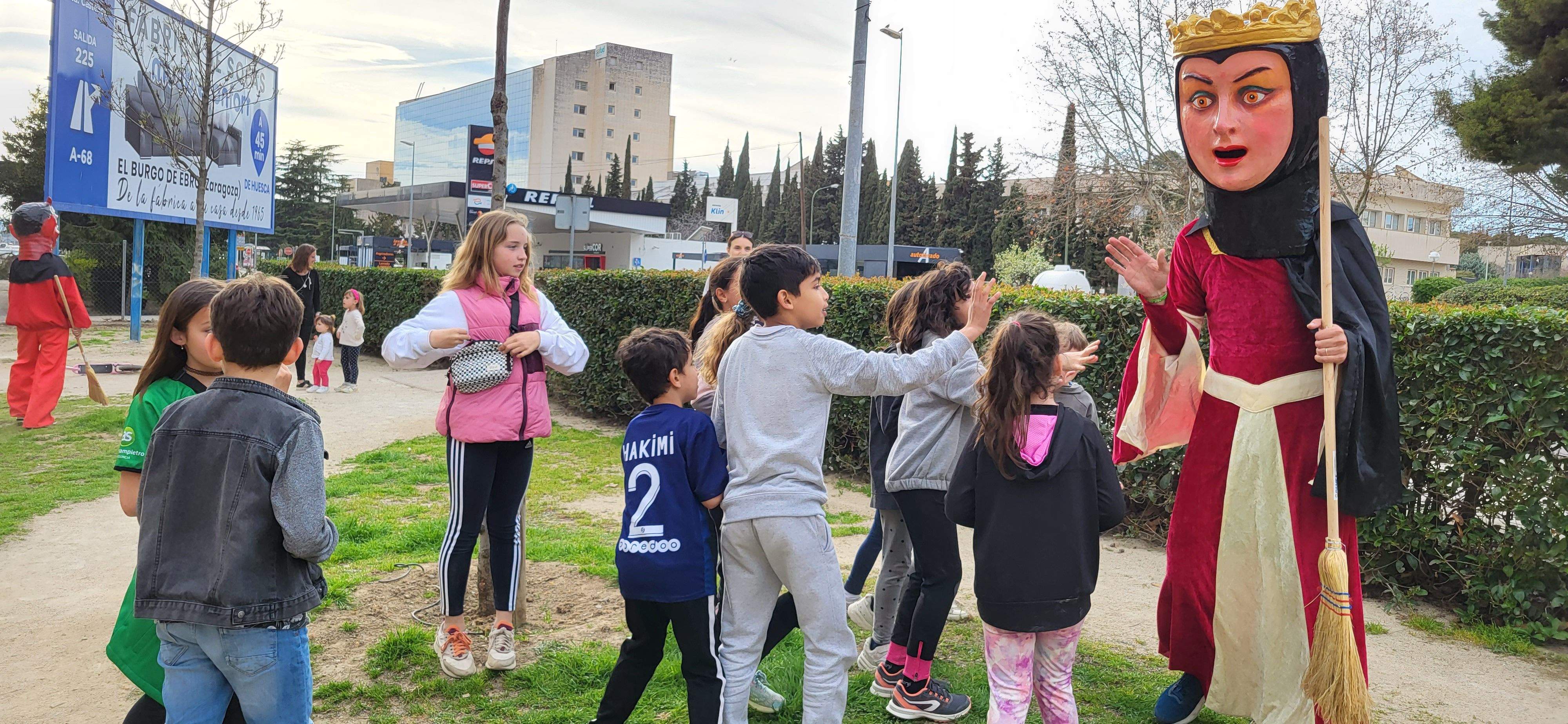 Cabezudos del barrio de la Encarnación. Foto Myriam Martínez 