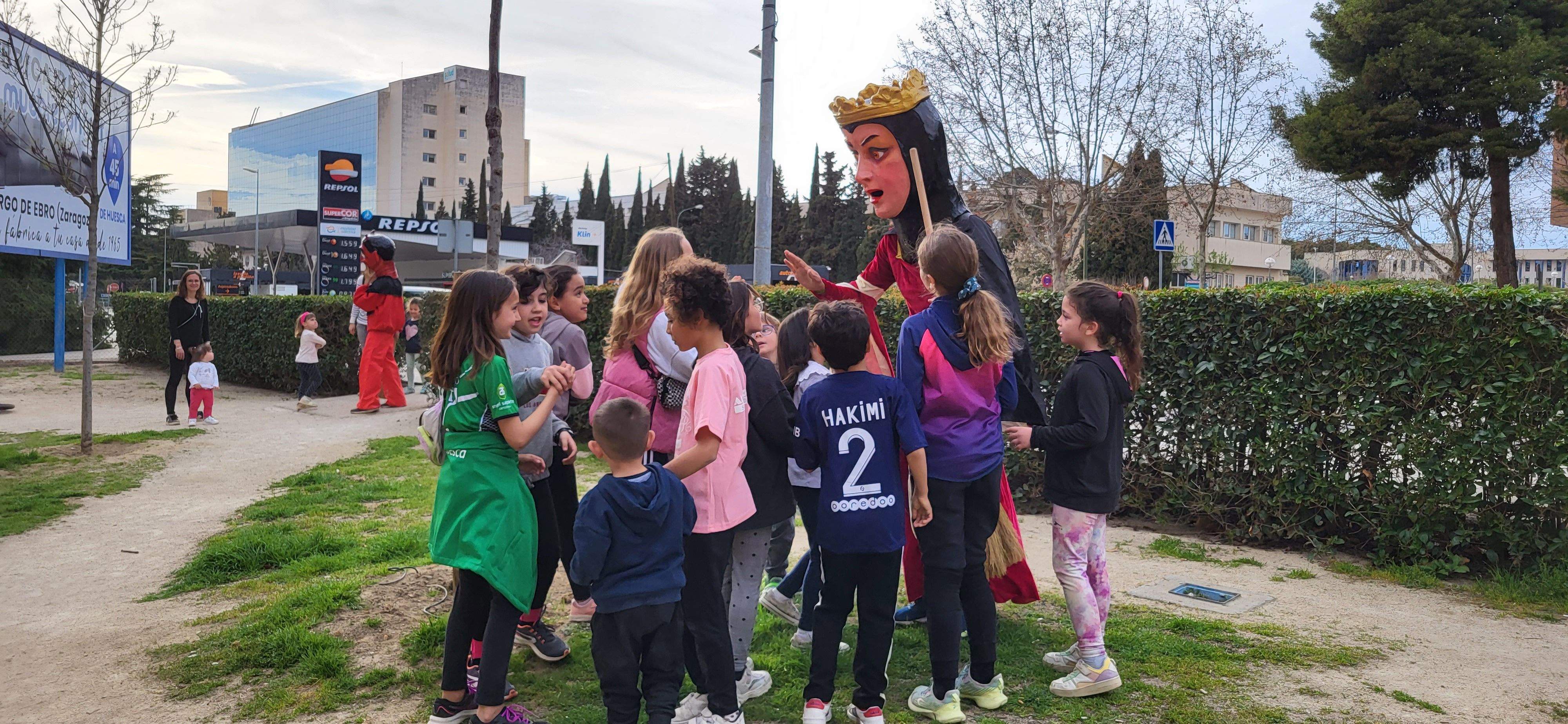 Cabezudos del barrio de la Encarnación. Foto Myriam Martínez 
