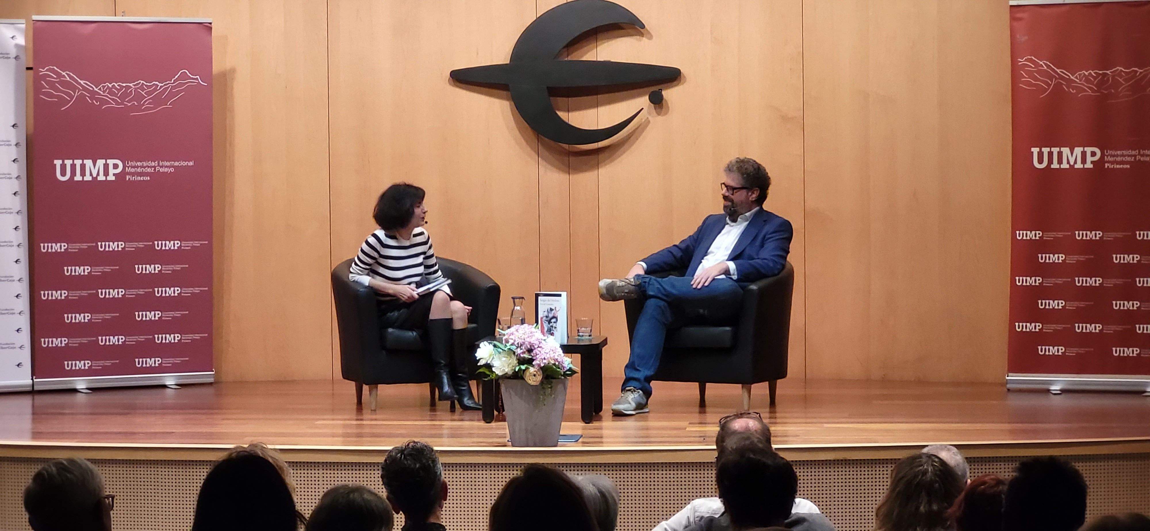 Carmen Lumbierres y Sergio del Molino, en el Centro Cultural Villahermosa de Ibercaja en Huesca. Foto Myriam Martínez Carmen Lumbierres y Sergio del Molino, en el Centro Cultural Villahermosa de Ibercaja en Huesca. Foto Myriam Martínez