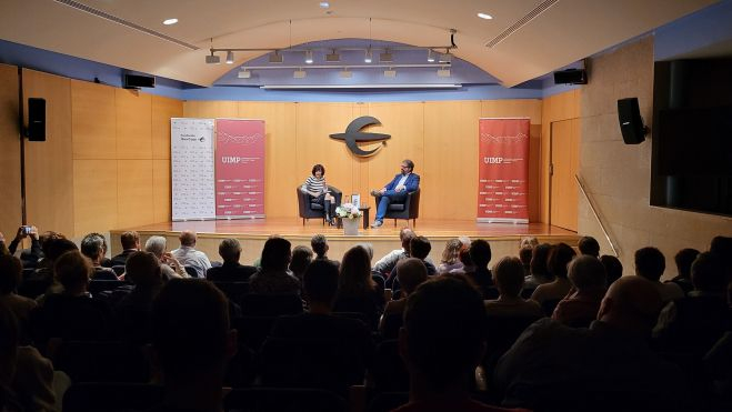 Lleno en Villahermosa para ver al escritor. Foto Myriam Martínez Lleno en Villahermosa para ver al escritor. Foto Myriam Martínez