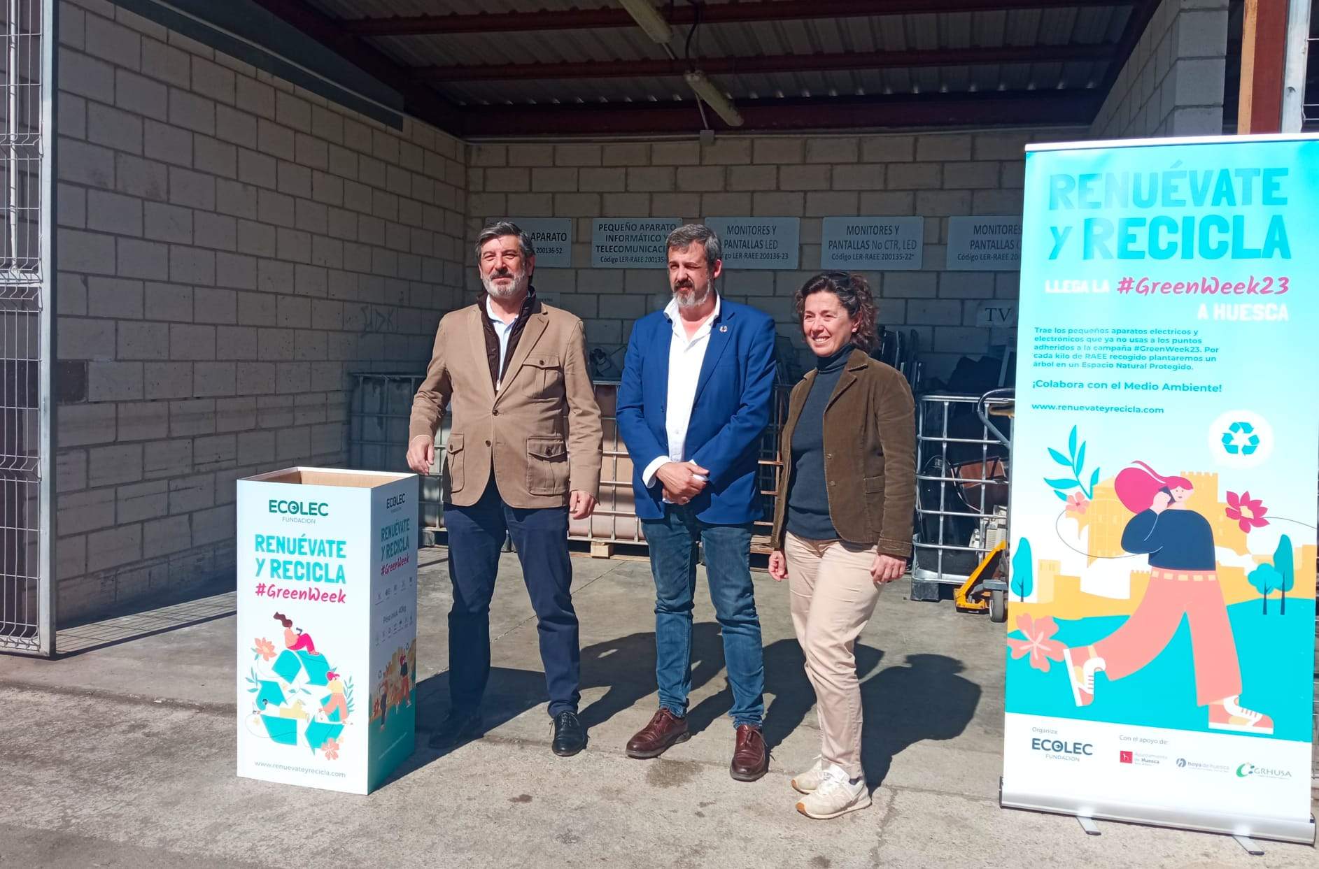 Teresas Viu, gerente de Grhusa, Roberto Cacho, concejal de Medio Ambiente y Luis Moreno de la Fundación Ecolec.