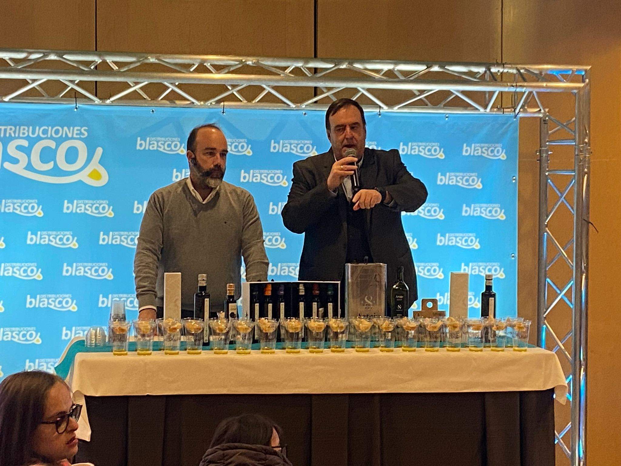 Pedro Abad, de Aceites Artajo, con Javier García Antón