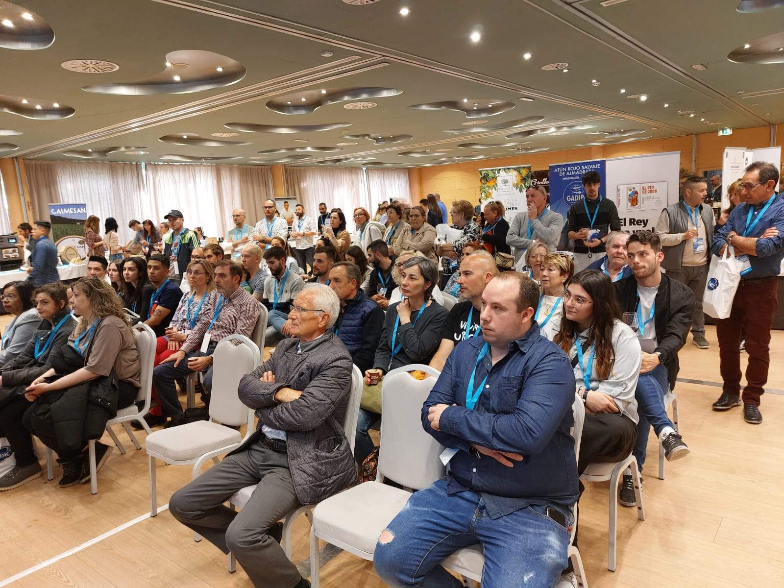 Expectación en la demostración de gintonic