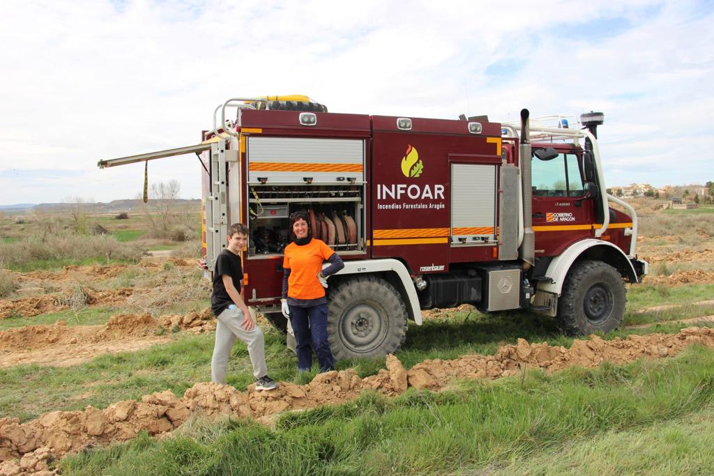 Plantación de árboles por el IES Sierra de Guara en Vicién