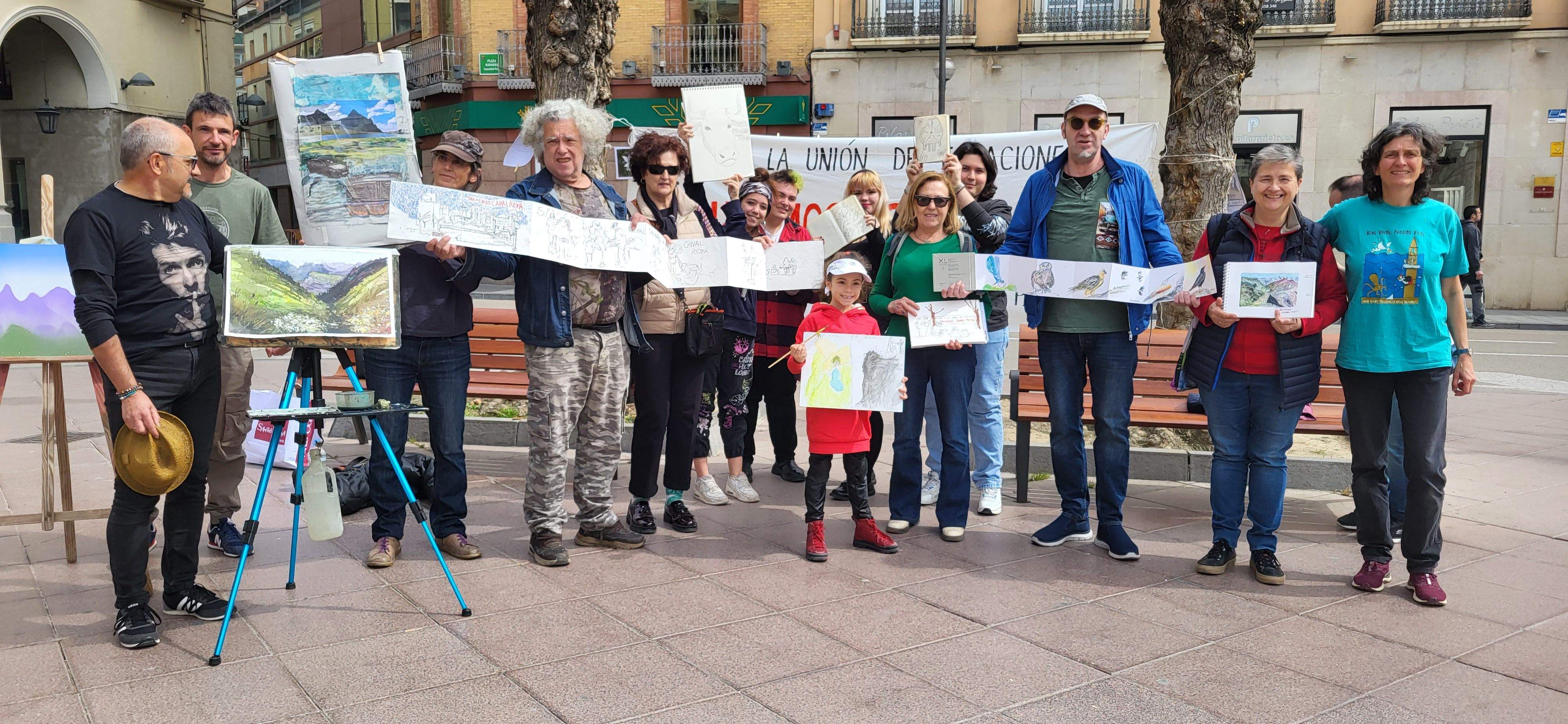 Participantes en la actividad Artistas por Canal Roya. Foto Myriam Martínez 