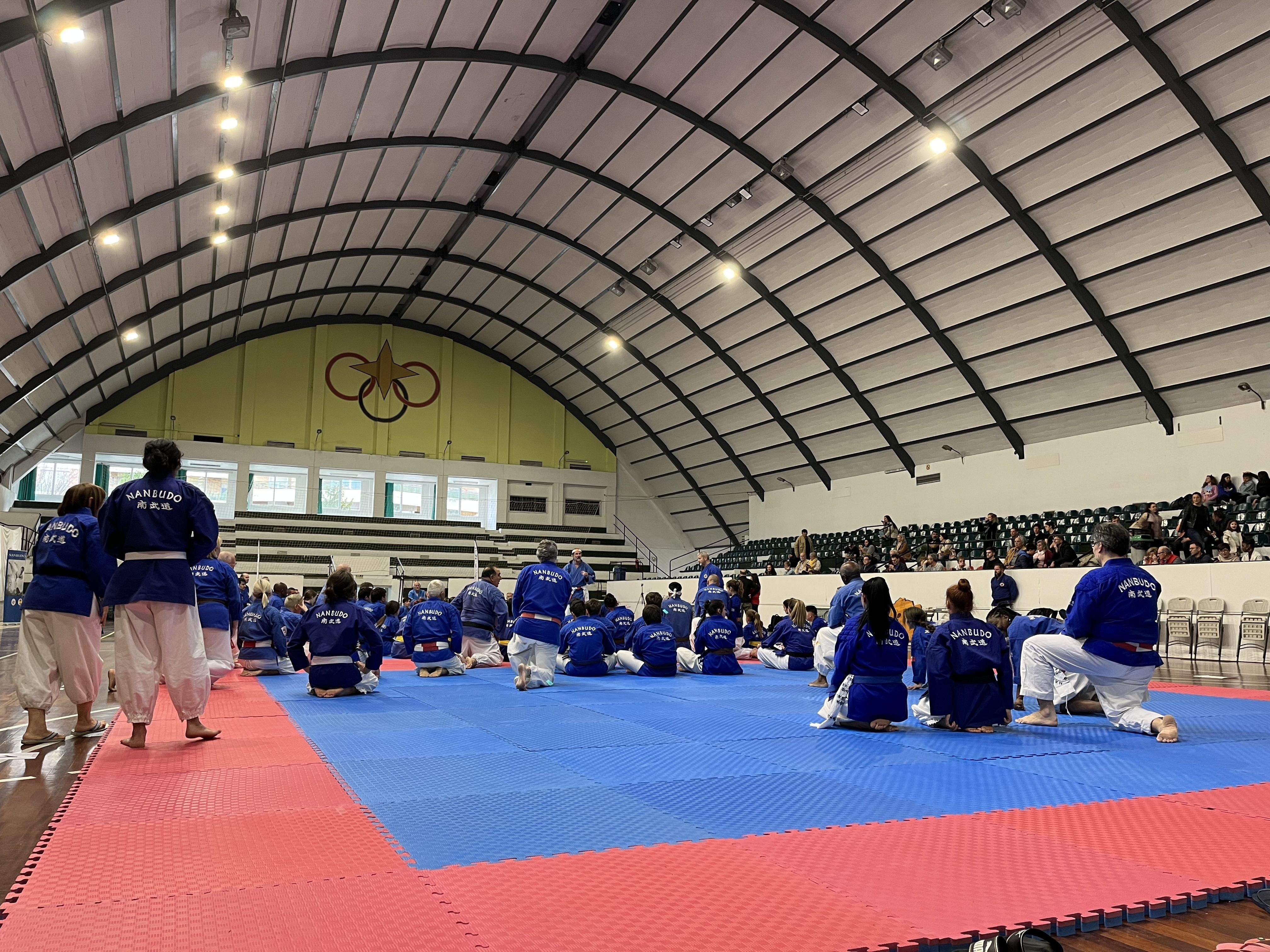 Alrededor de 200 nanbudokas se dan cita en el Pabellón del Parque de Huesca. Foto: A. Mora