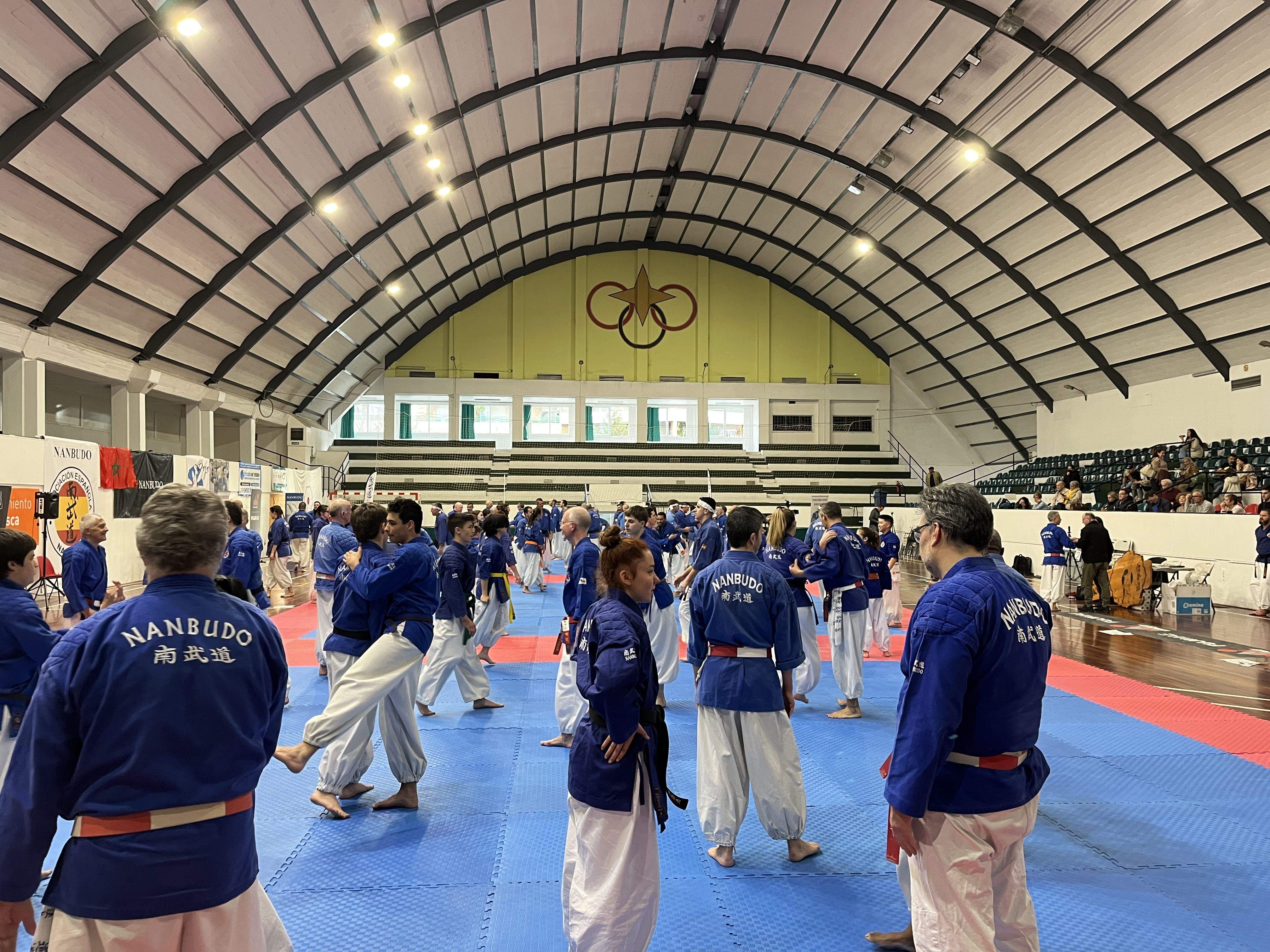 Alrededor de 200 nanbudokas se dan cita en el Pabellón del Parque de Huesca. Foto: A. Mora