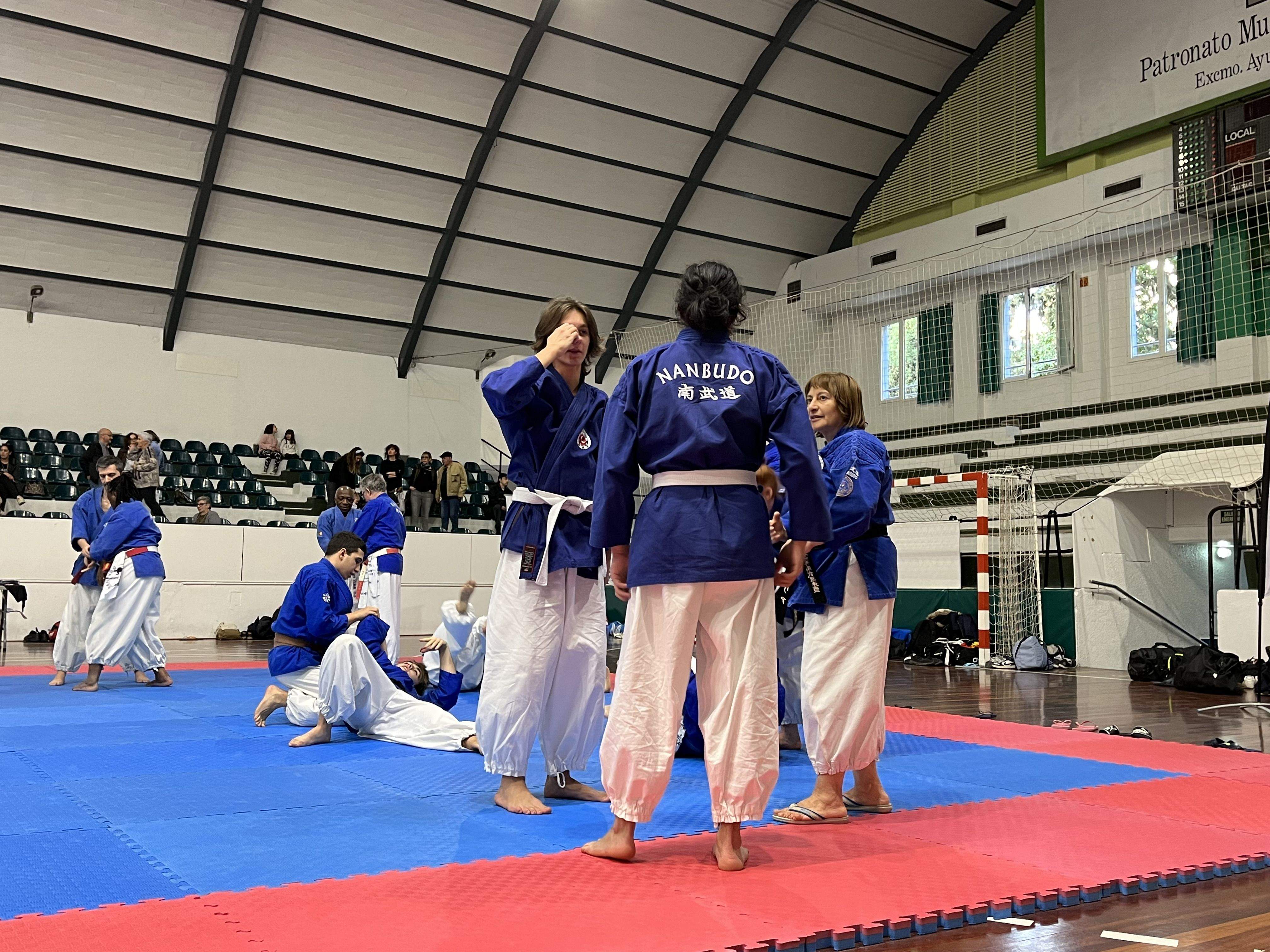 Alrededor de 200 nanbudokas se dan cita en el Pabellón del Parque de Huesca. Foto: A. Mora