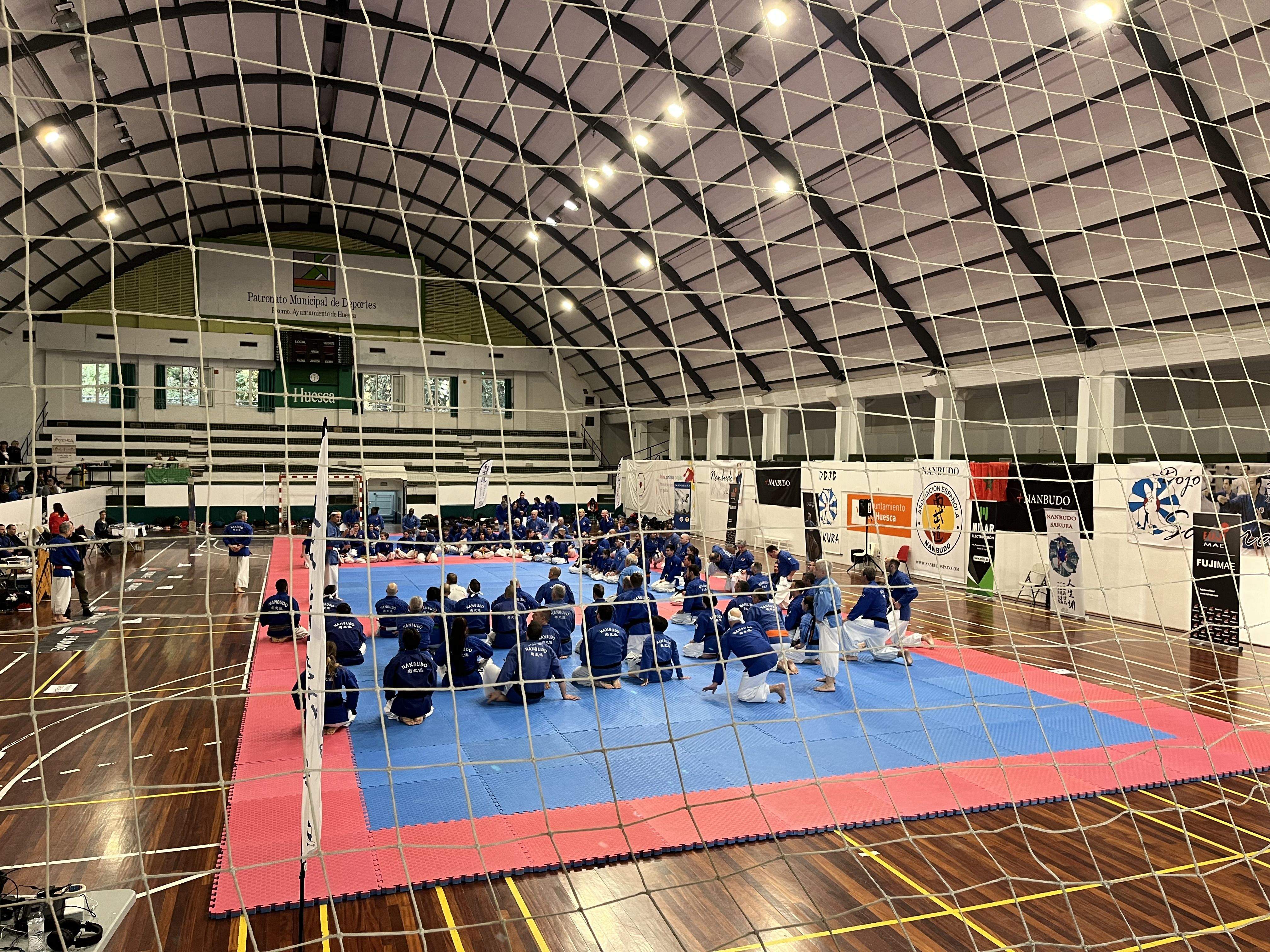 Alrededor de 200 nanbudokas se dan cita en el Pabellón del Parque de Huesca. Foto: A. Mora