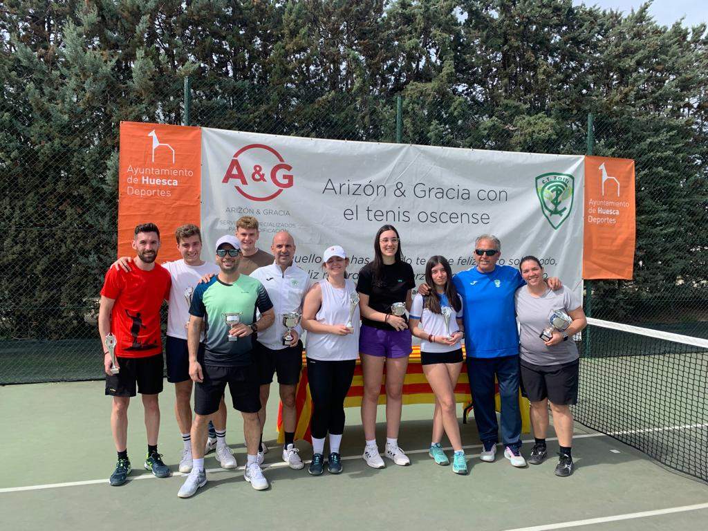 Entrega de trofeos en las finales del PMD-Zoiti A&G
