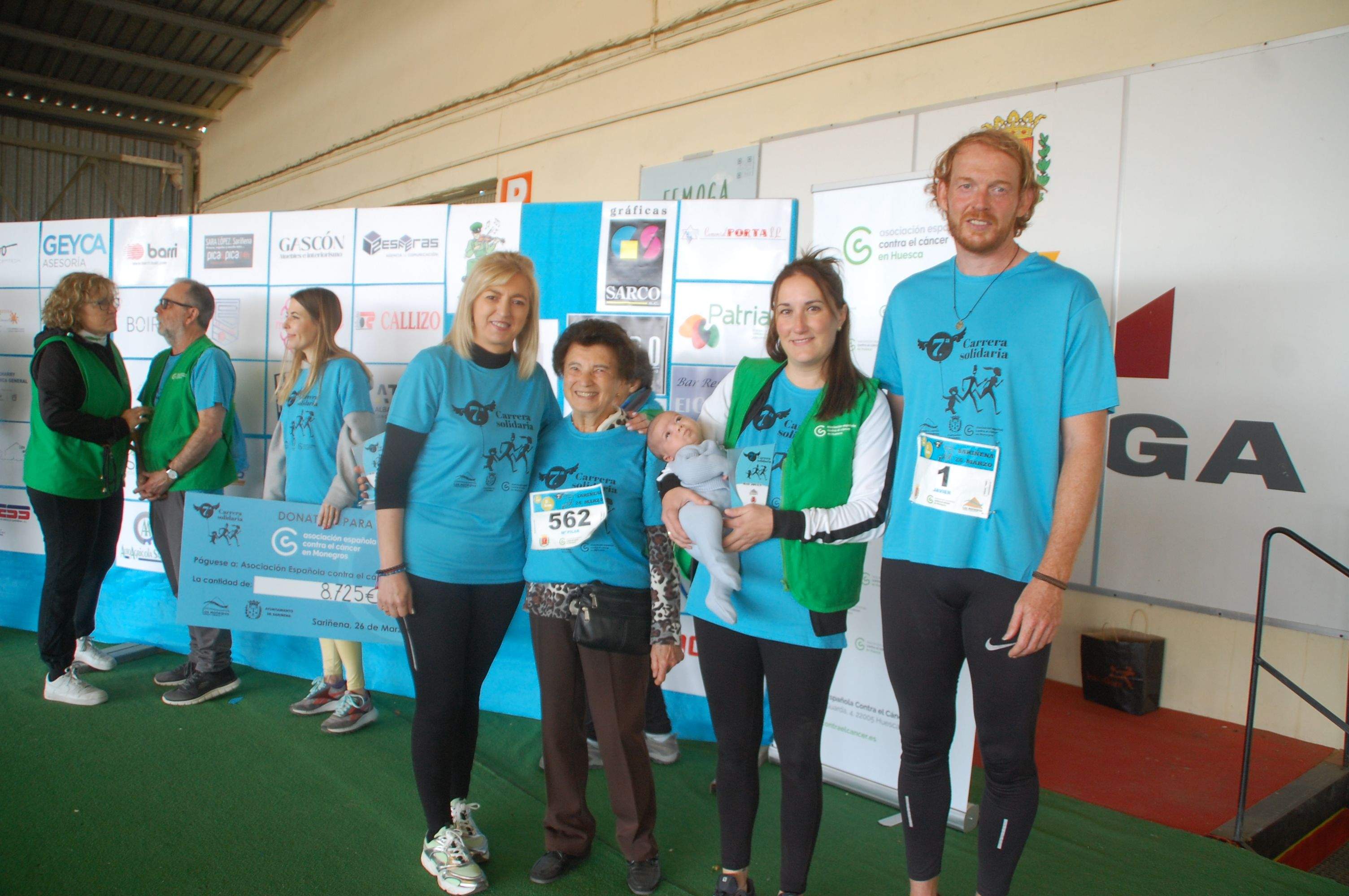 Carrera Solidaria a beneficio de la AECC en Monegros. La más veterana y el más pequeño