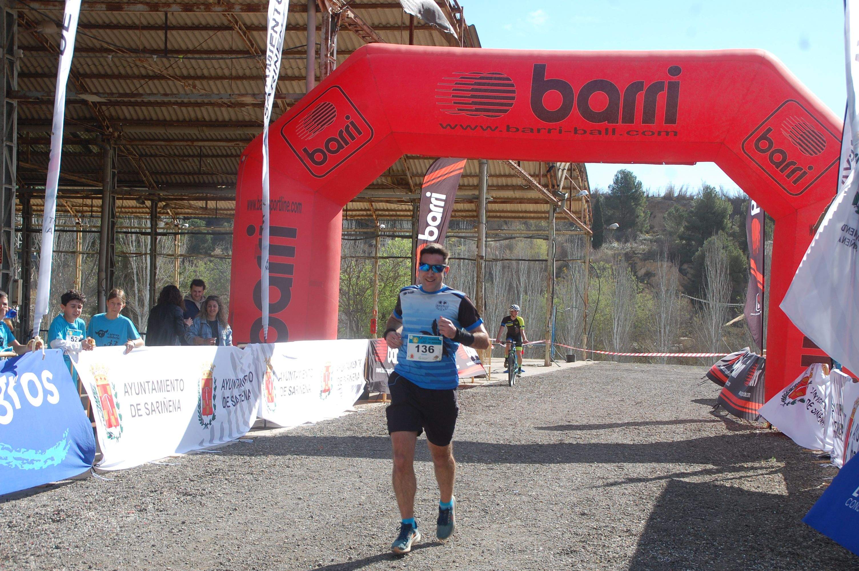 Carrera Solidaria a beneficio de la AECC en Monegros. Primero en llegar a la meta de adultos