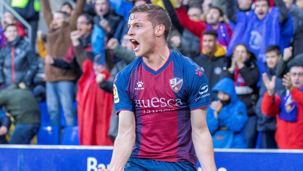 Sergio Gómez, con la camiseta del Huesca.
