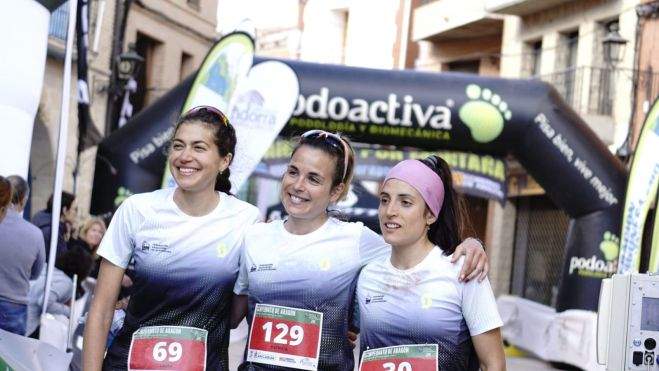 Ganadoras del campeonato femenino de carreras por montaña de Aragón. Centro Patricia Villanueva izquierda Ainhoa Elizondo derecha Laura Labarta Ganadoras del campeonato femenino de carreras por montaña de Aragón. Centro Patricia Villanueva izquierda Ainhoa Elizondo derecha Laura Labarta