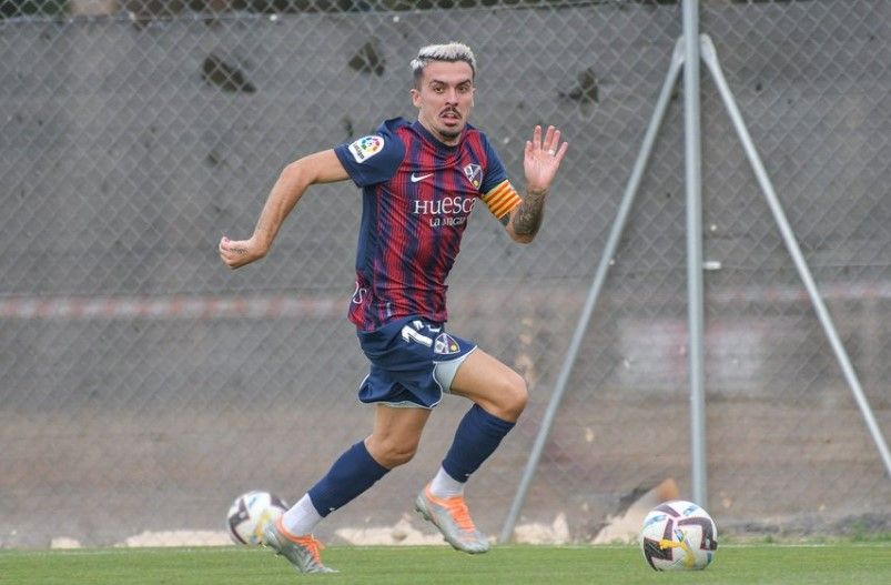 Joaquín Muñoz causará baja del Huesca durante semanas o meses