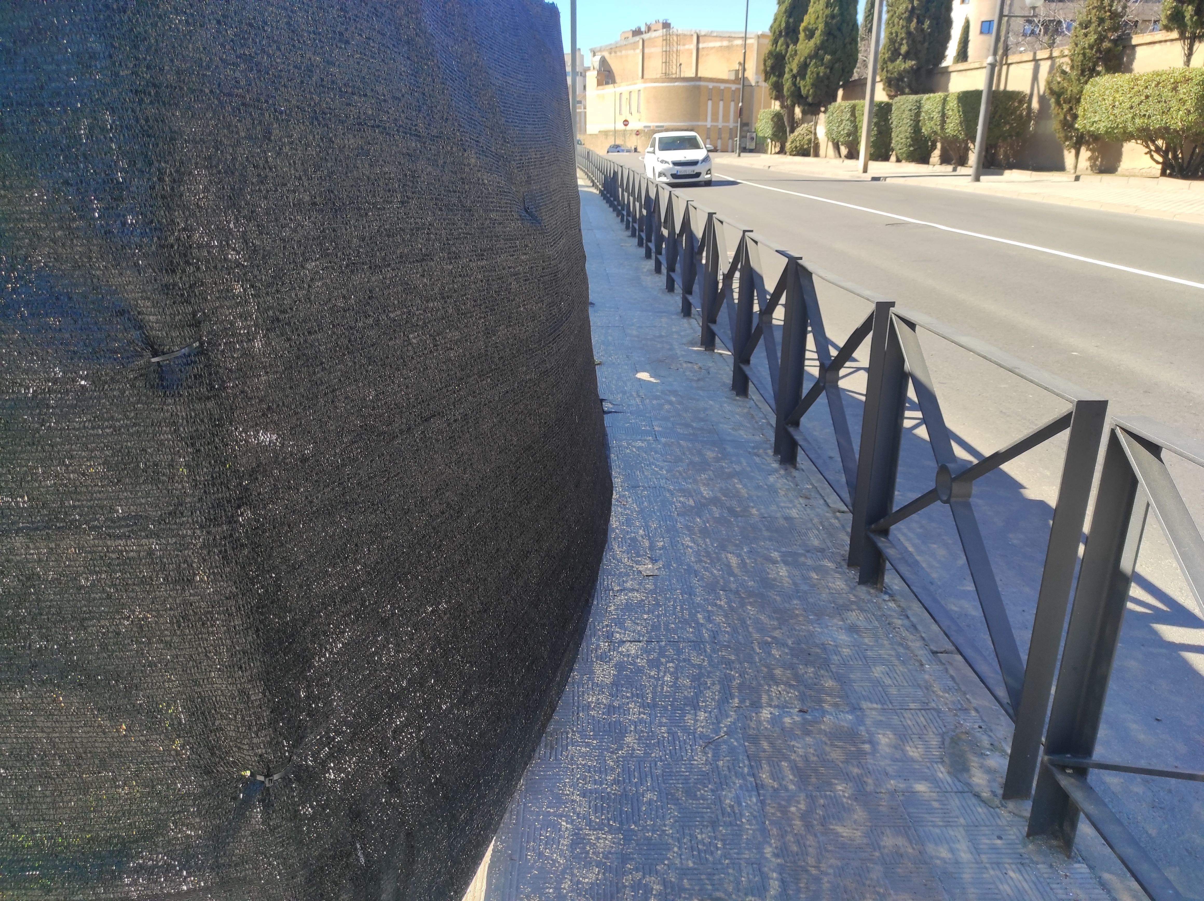 Acera de Joaquín Costa 38