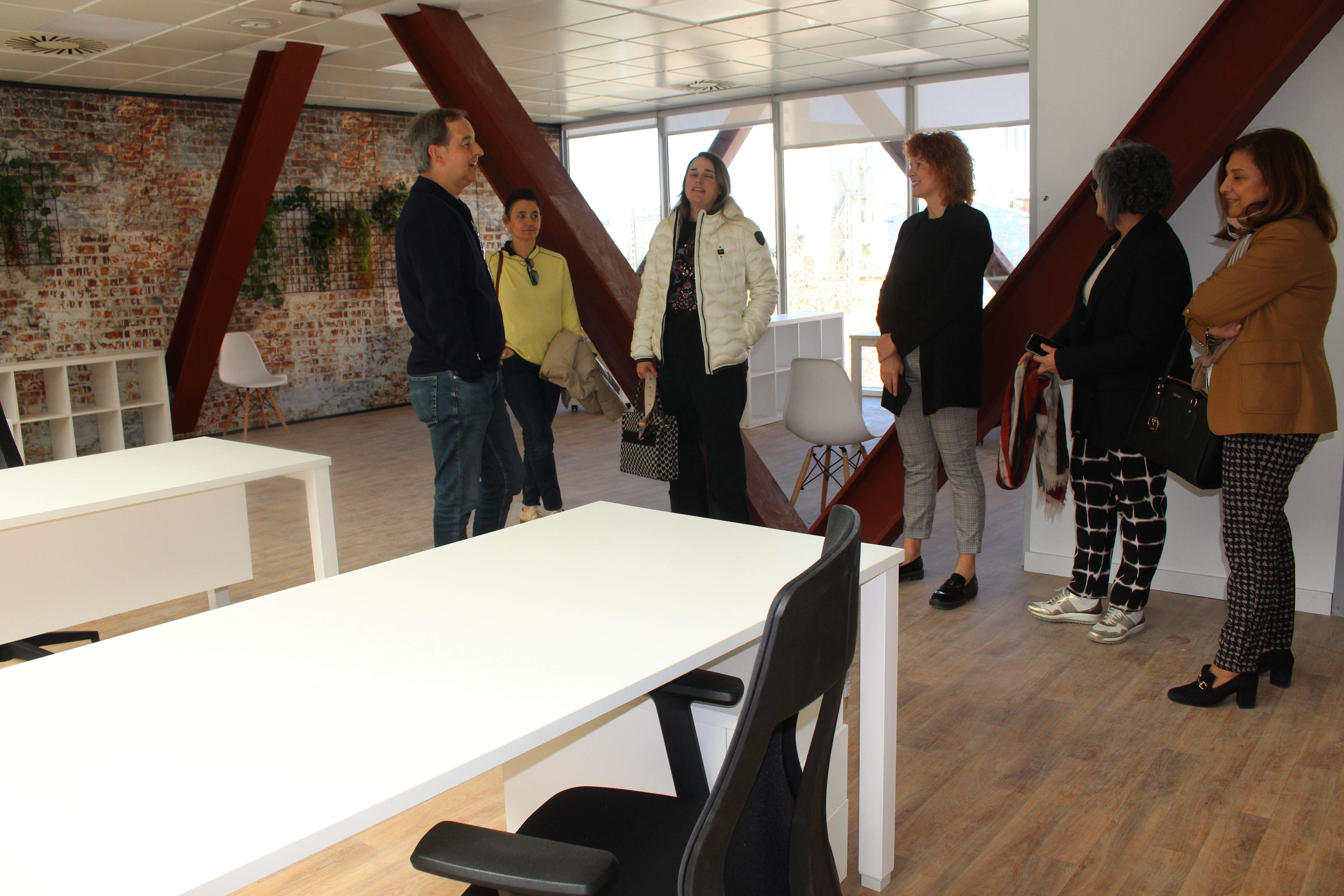 El alcalde de Binéfar, con representantes empresariales en el espacio de coworking