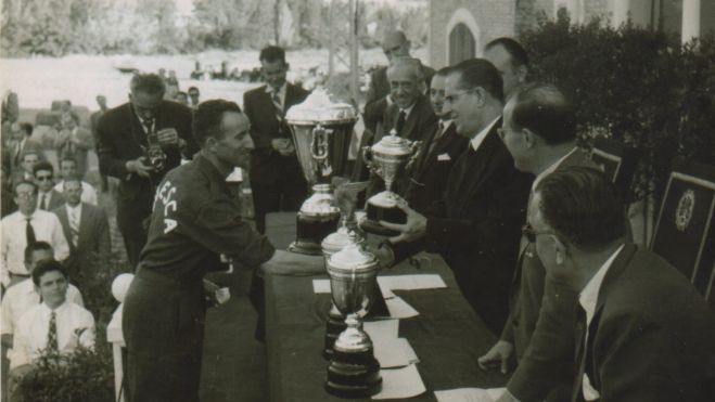 Vicente Gómez recoge el premio al Mejor Tractorista de España Vicente Gómez recoge el premio al Mejor Tractorista de España