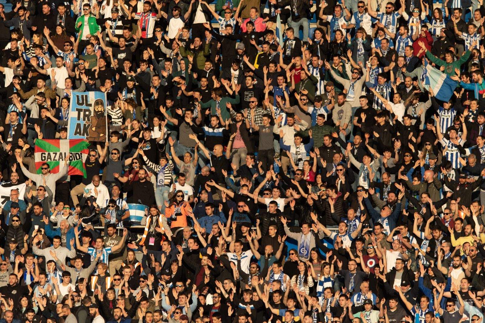 Aficionados del Alavés. Foto: @Alaves