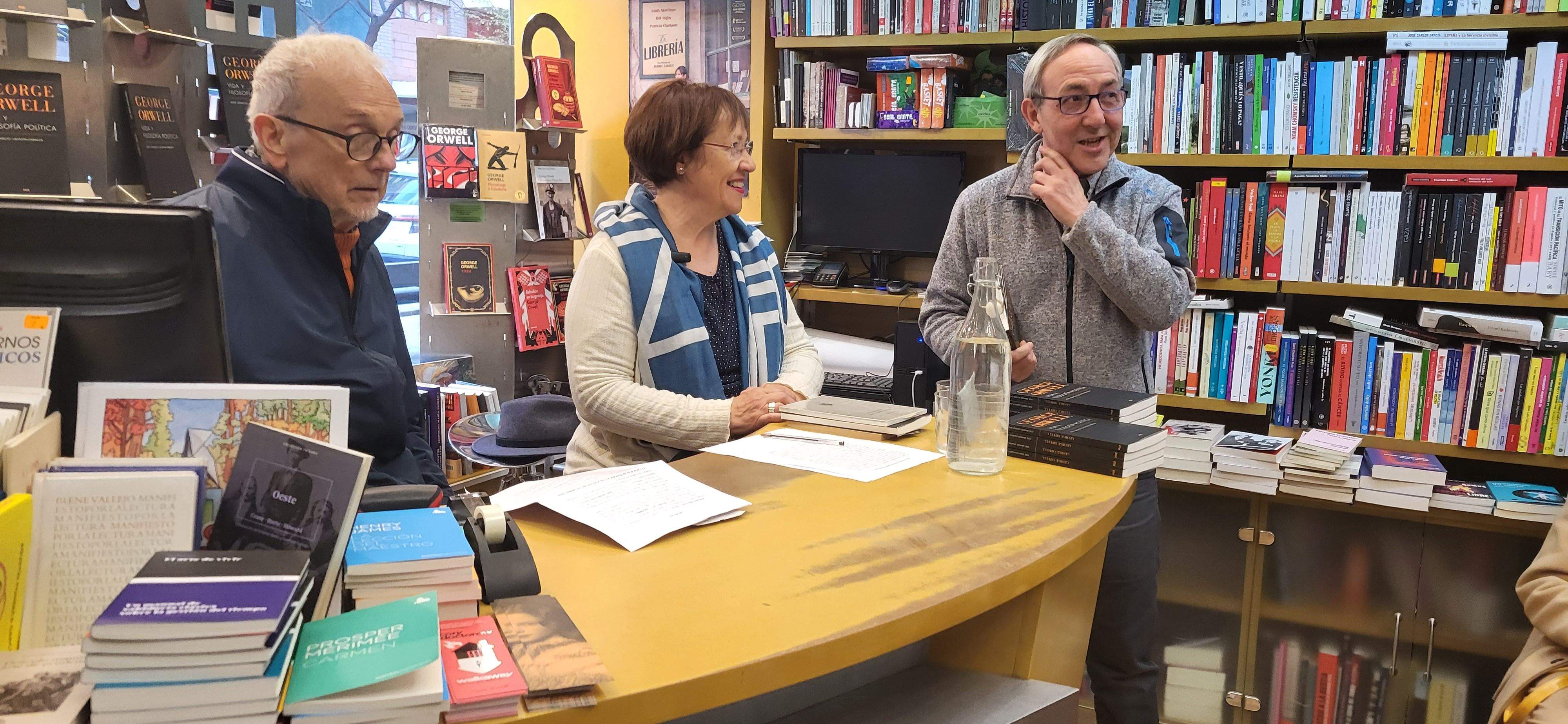  José Ignacio Lacasta-Zabalza, Rosario Ochoa y José María Aniés. Foto Myriam Martínez