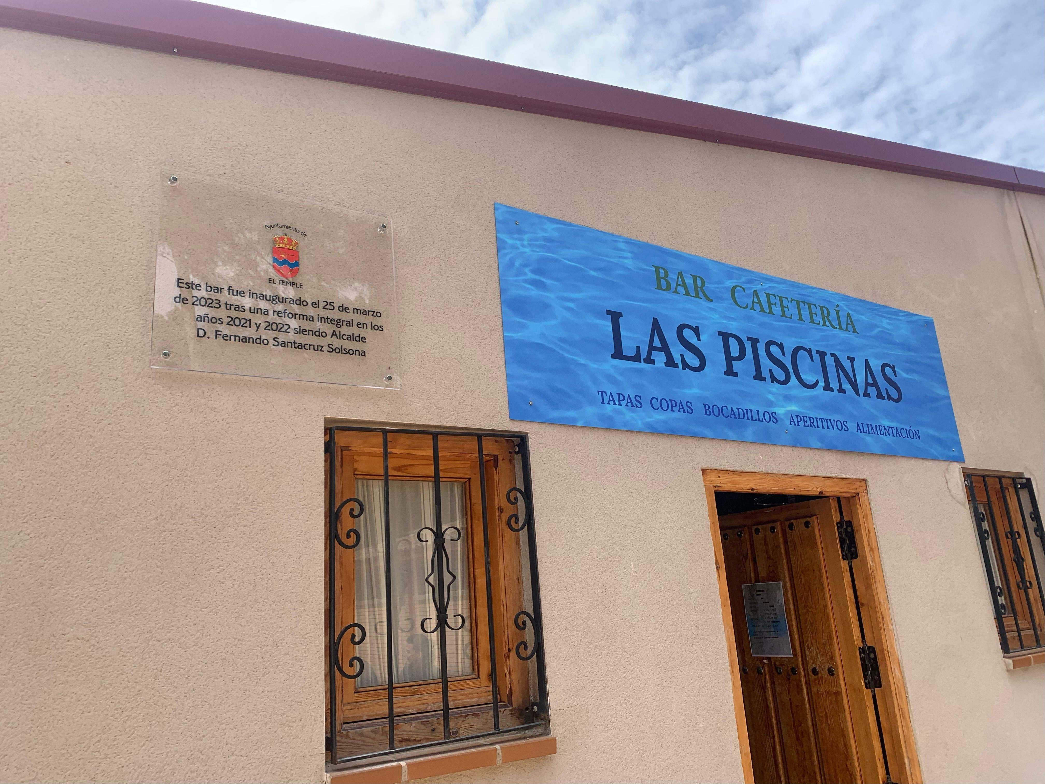 Fachada del Bar Cafetería de Las Piscinas