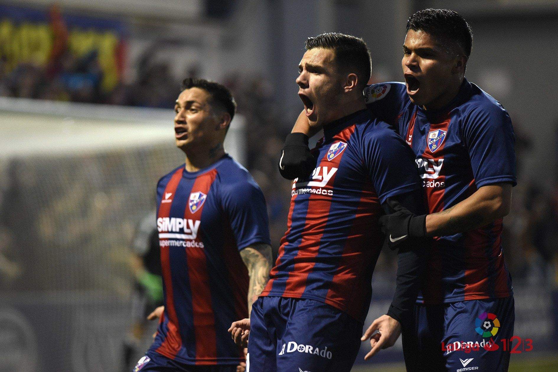 Gallar, Cucho y Chimy Ávila celebran un gol.