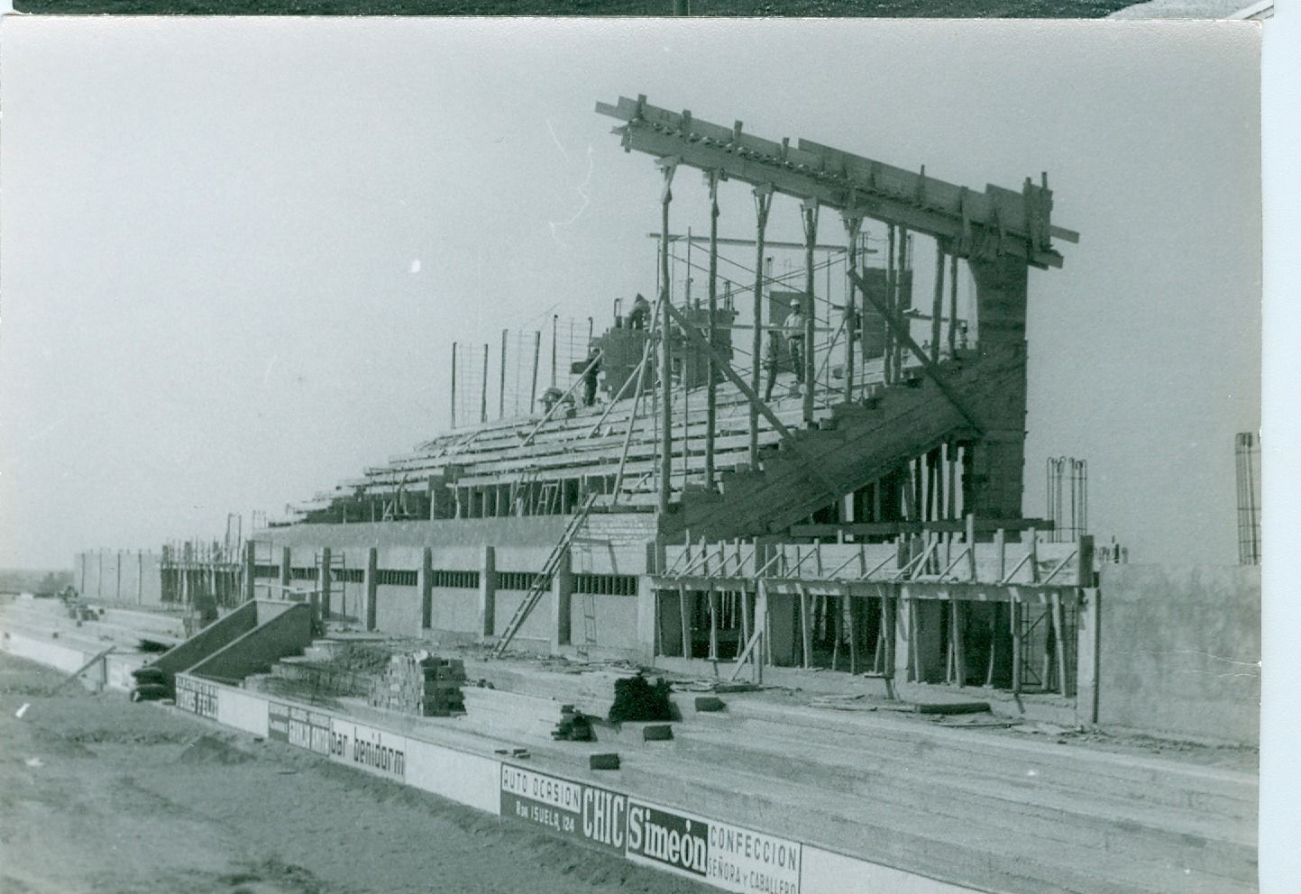 Estadio El Alcoraz, en plena construcción.