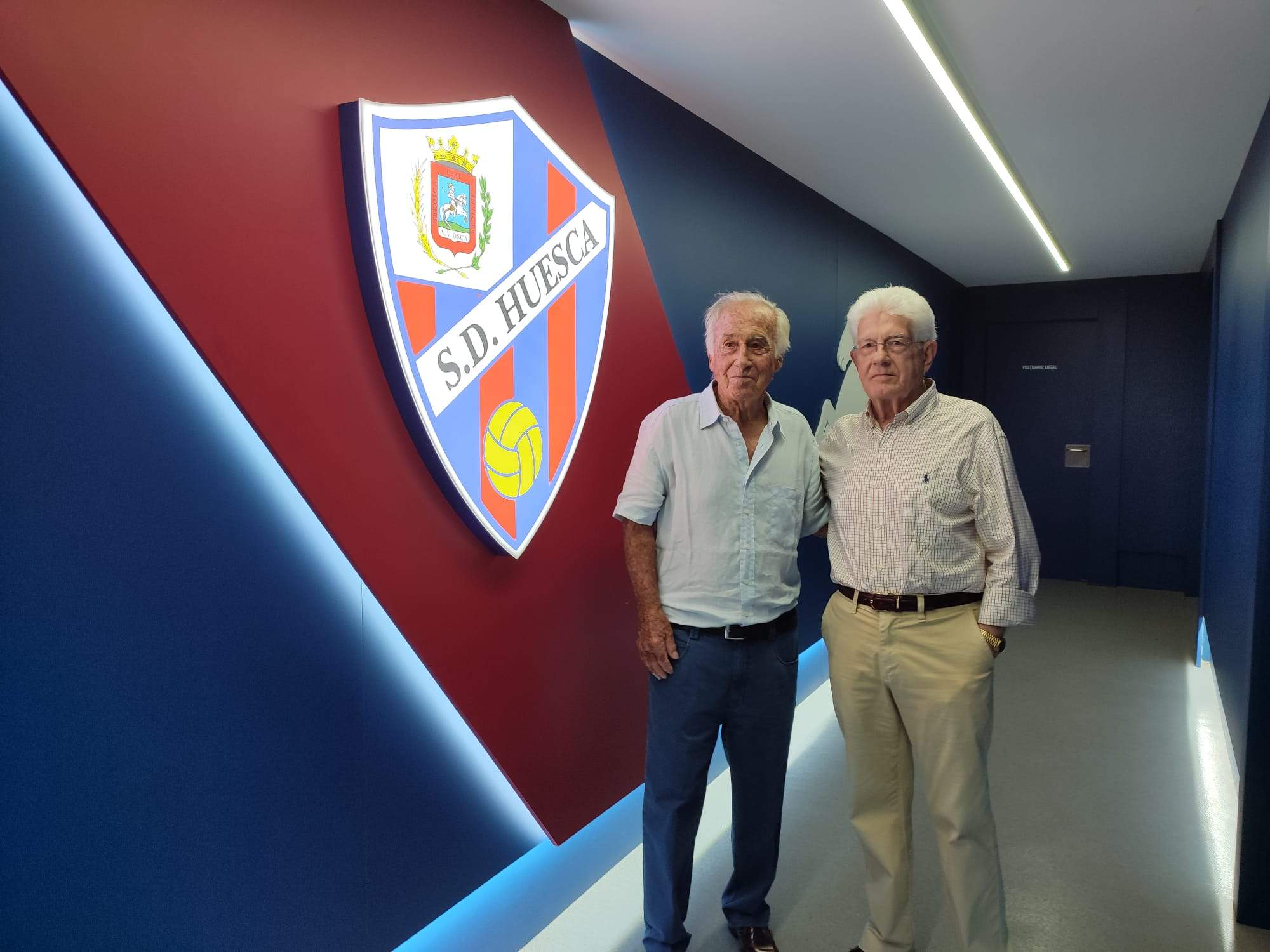 Ricardo Lapetra (izquierda) con Raimundo Bambó, el arquitecto que hizo El Alcoraz