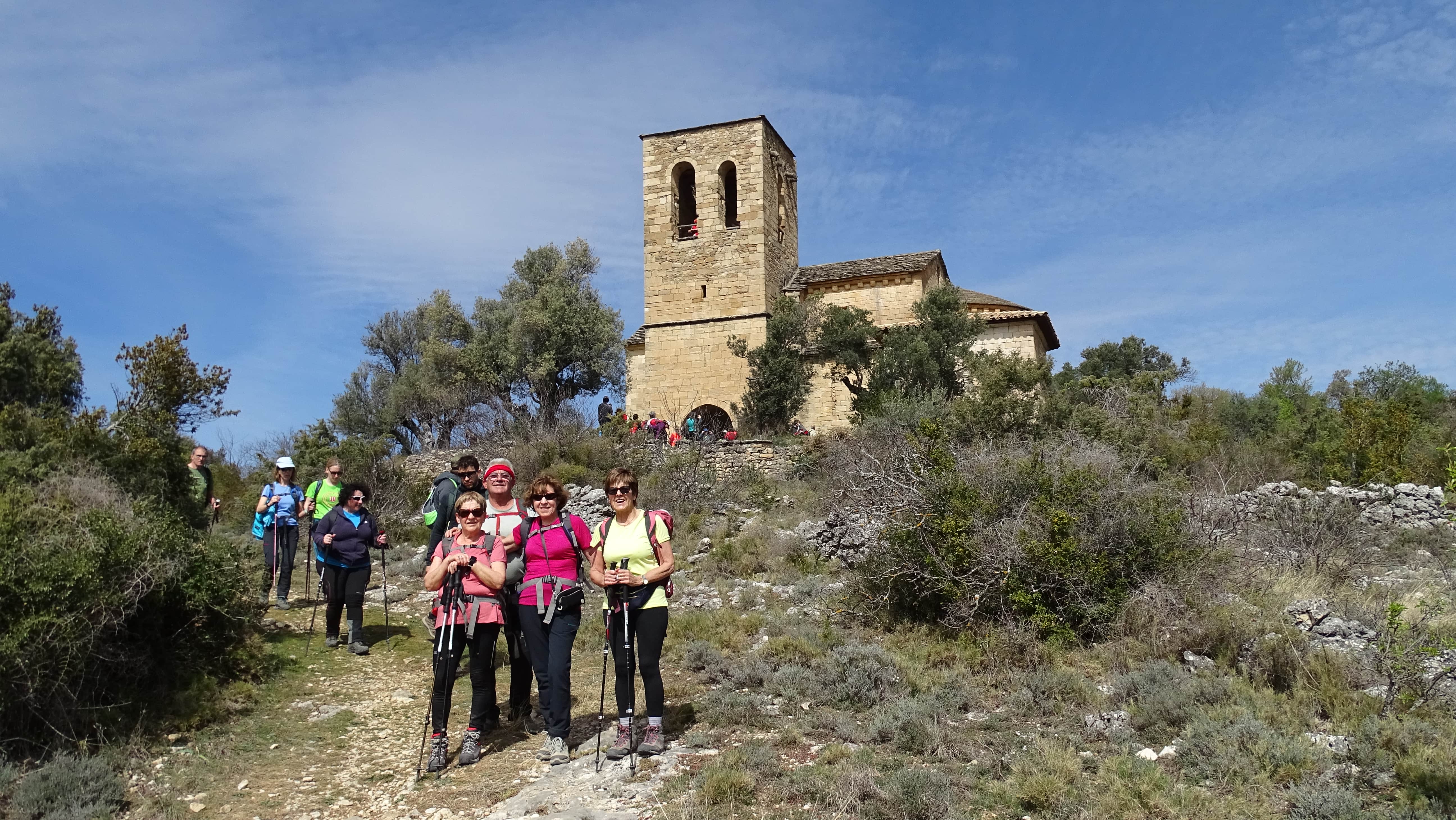 En la Iglesia de Grustán. Foto Peña Guara