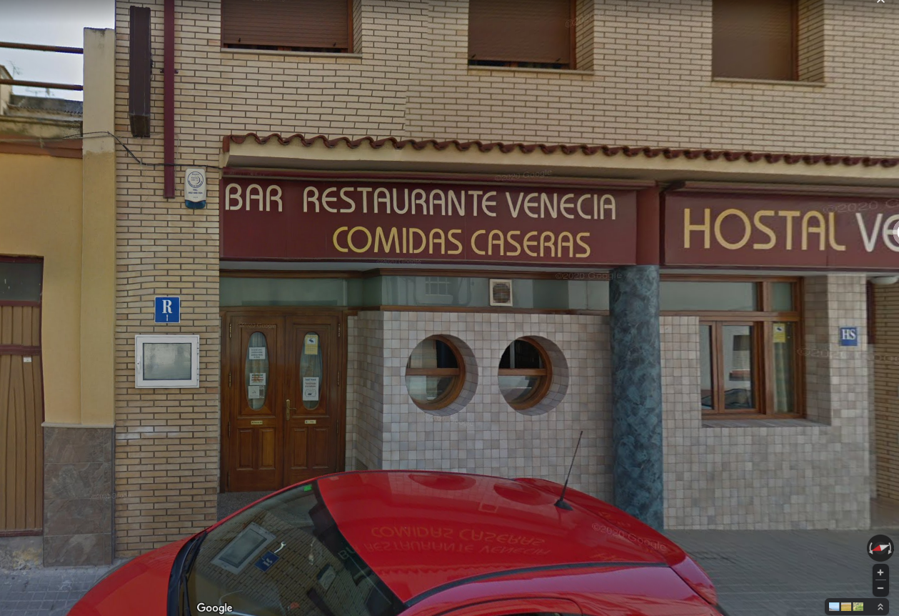 Hostal Venecia en la calle Cervantes de Monzón.