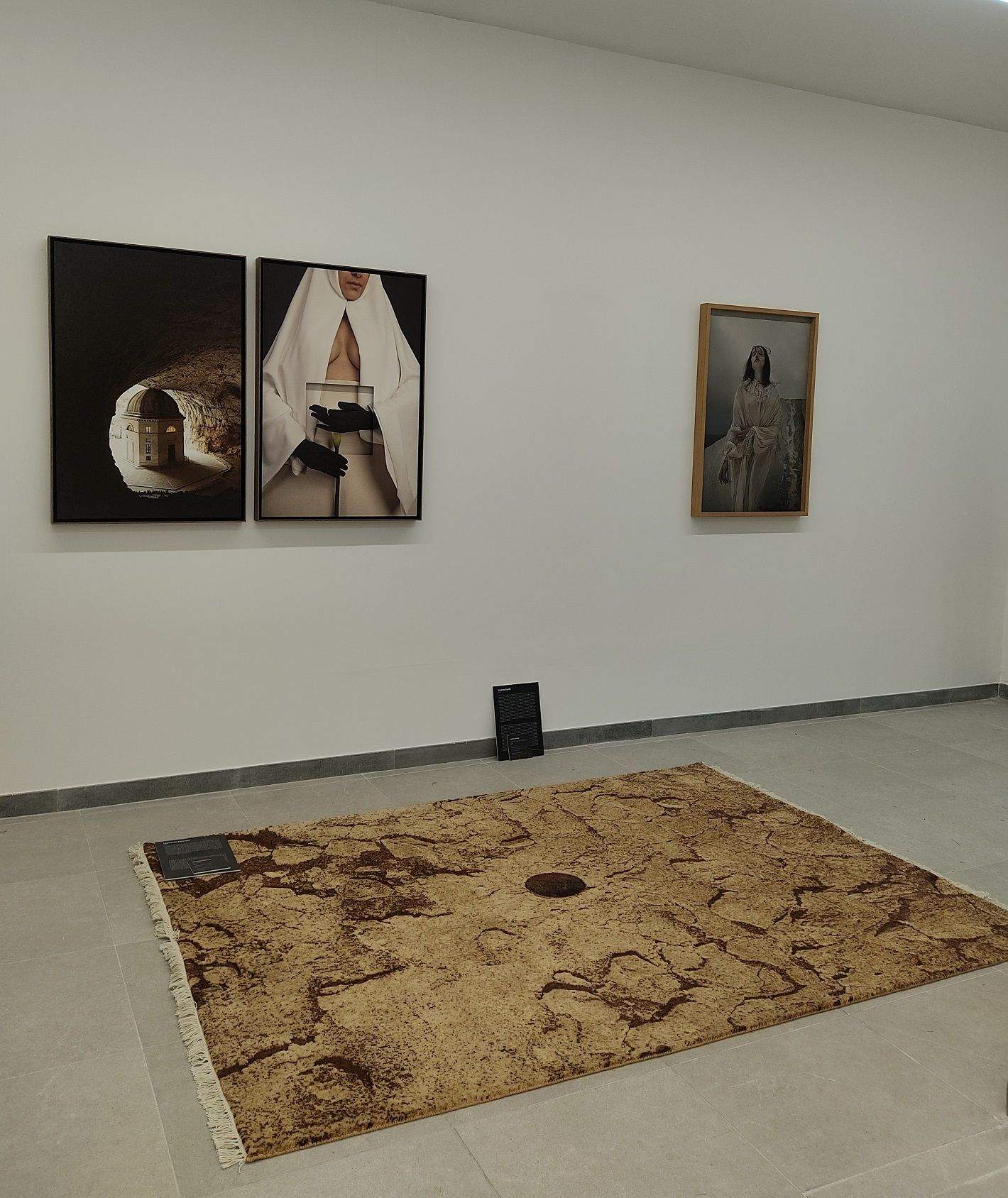 Exposición multimedia sobre artistas italianos.