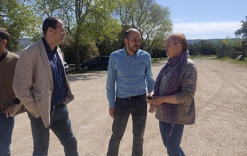 José Luis Bergua Diego Bayona y Carmen Lalueza en el aparcamiento municipal donde se levantará el edificio 